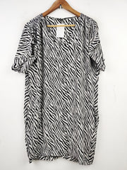 Buy online pre-used pre-loved 100% authentic & Original branded Et Vous (SWT-4233) available in Pakistan. Top international brands avilable.