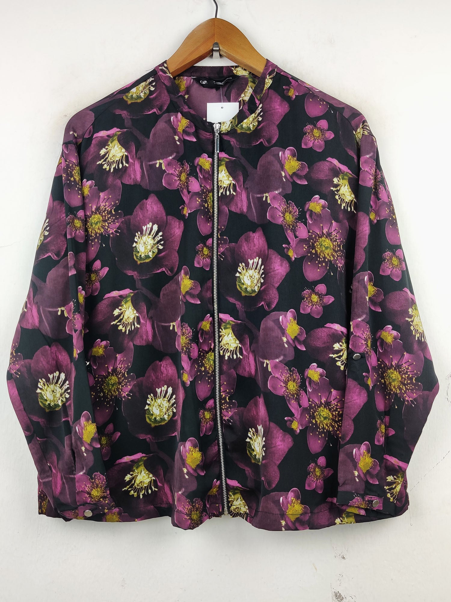 Buy online pre-used pre-loved 100% authentic & Original branded Capsule (SWT-4246) available in Pakistan. Top international brands avilable.