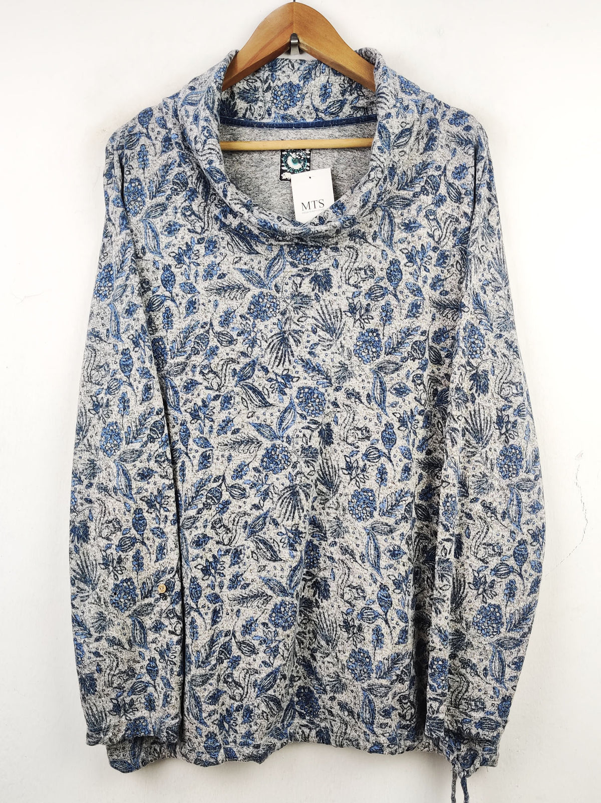 Buy online pre-used pre-loved 100% authentic & Original branded Mantaray (SWT-4257) available in Pakistan. Top international brands avilable.