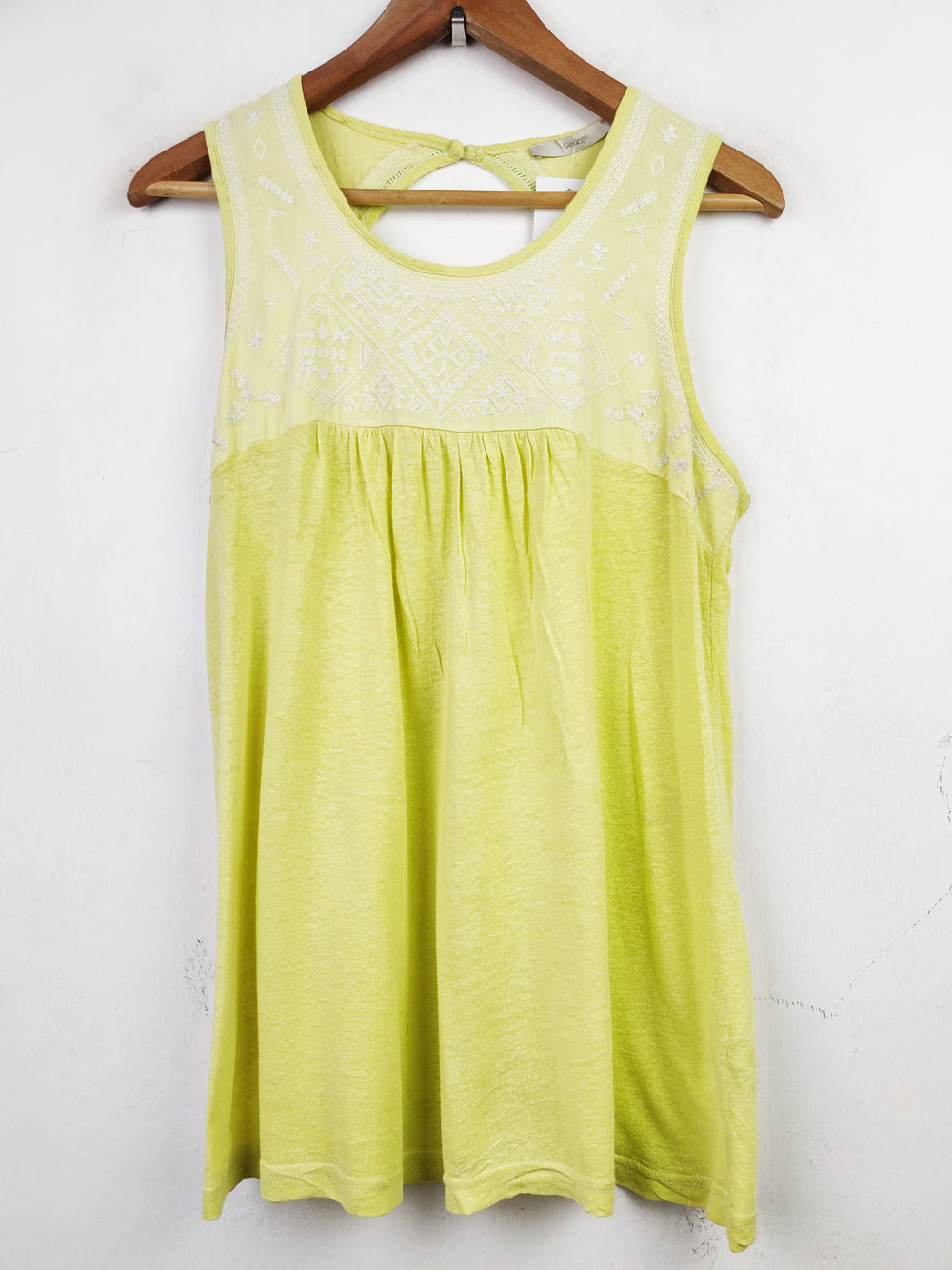 Buy online pre-used pre-loved 100% authentic & Original branded George (SWT-4261) available in Pakistan. Top international brands avilable.