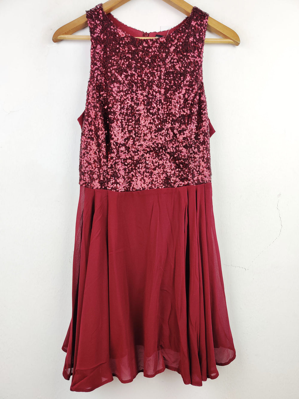 Buy online pre-used pre-loved 100% authentic & Original branded Atmosphere (SWT-4324) available in Pakistan. Top international brands avilable.