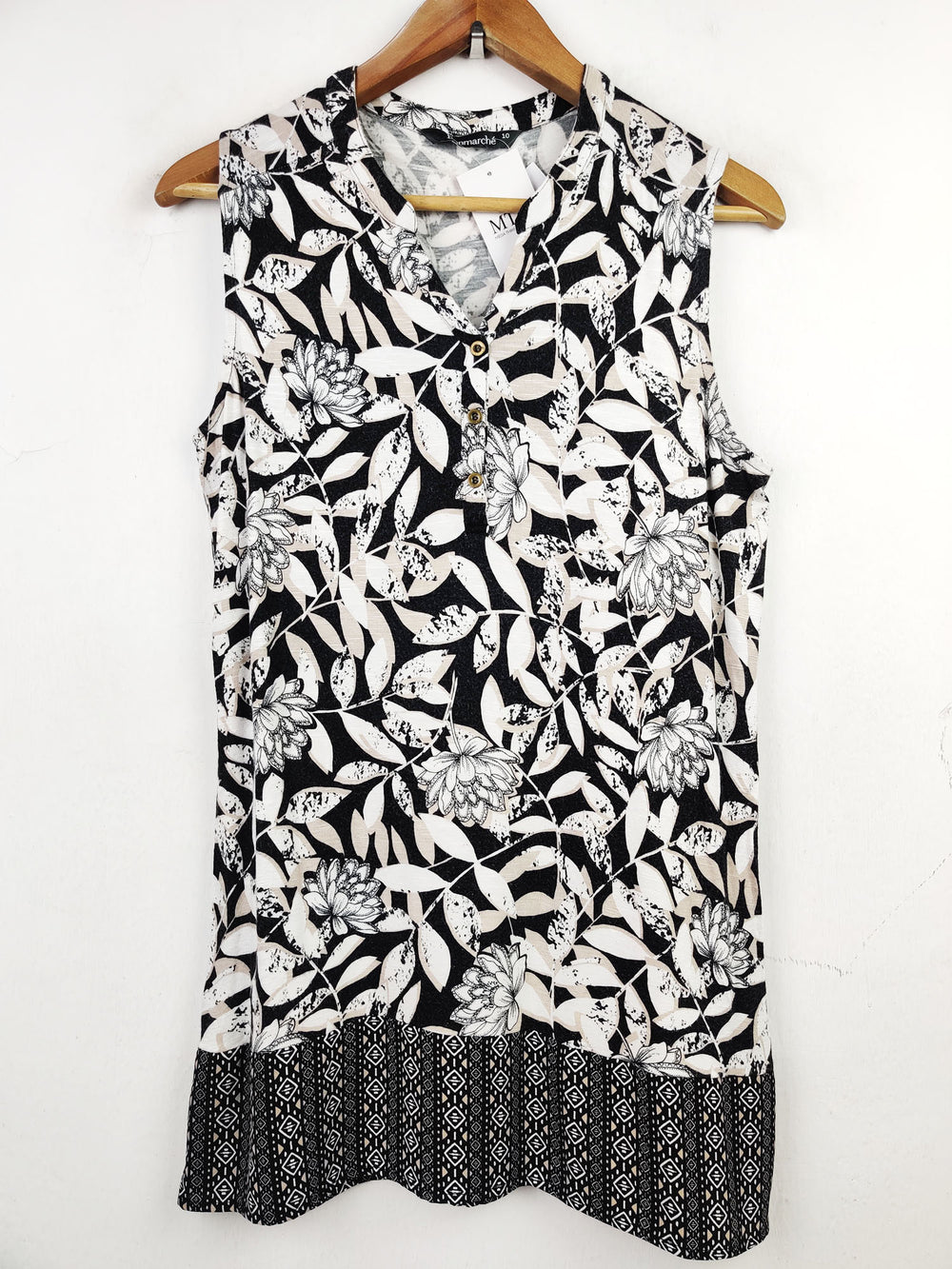 Buy online pre-used pre-loved 100% authentic & Original branded Bonmarche (SWT-4341) available in Pakistan. Top international brands avilable.