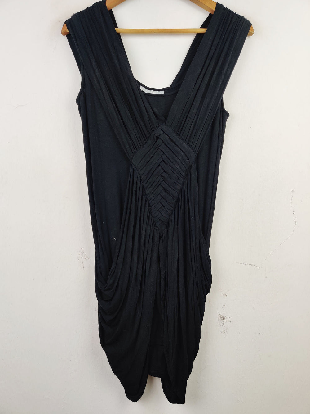 Buy online pre-used pre-loved 100% authentic & Original branded Wallis (SWT-4355) available in Pakistan. Top international brands avilable.