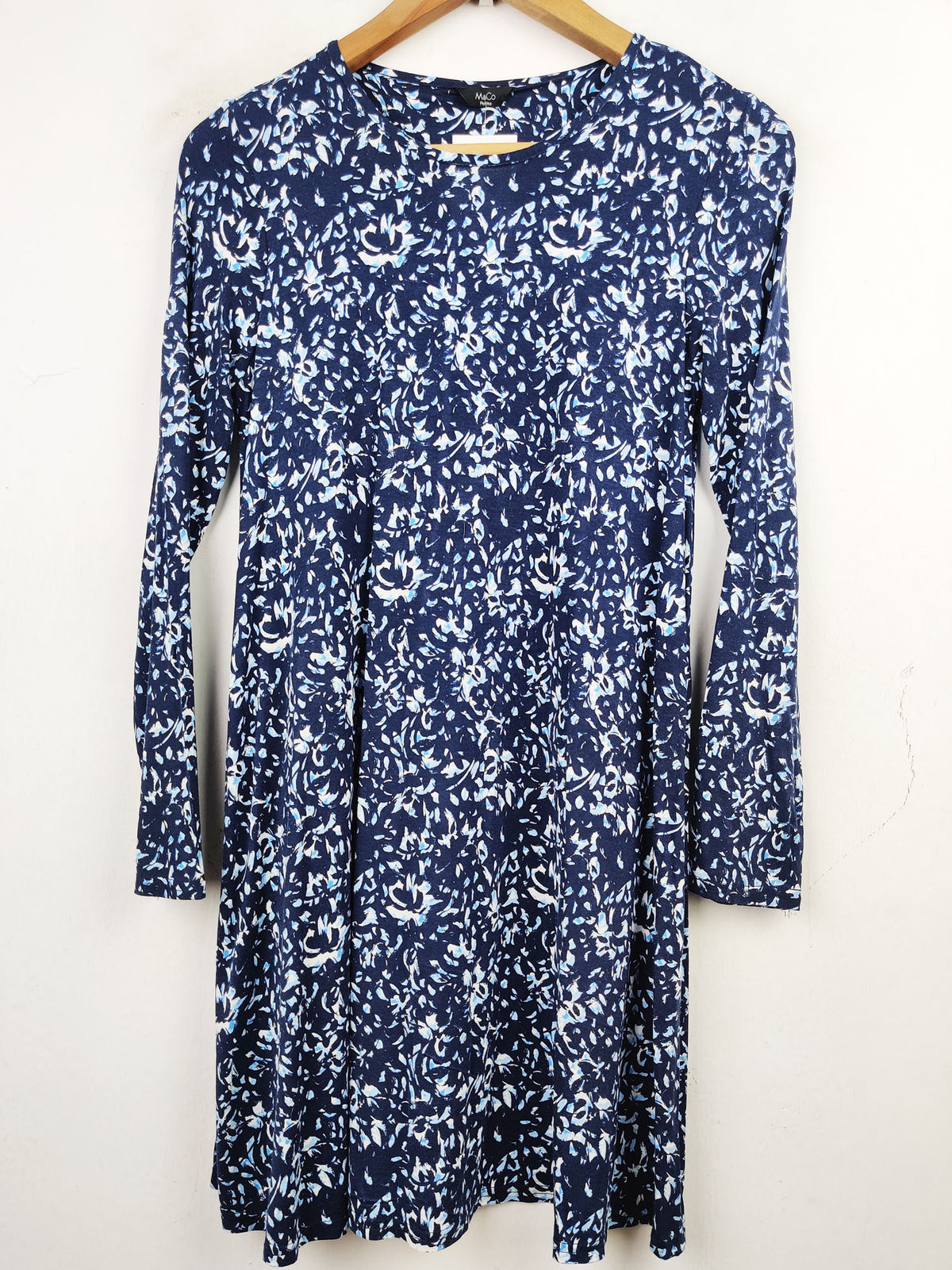 Buy online pre-used pre-loved 100% authentic & Original branded M&Co (SWT-4396) available in Pakistan. Top international brands avilable.