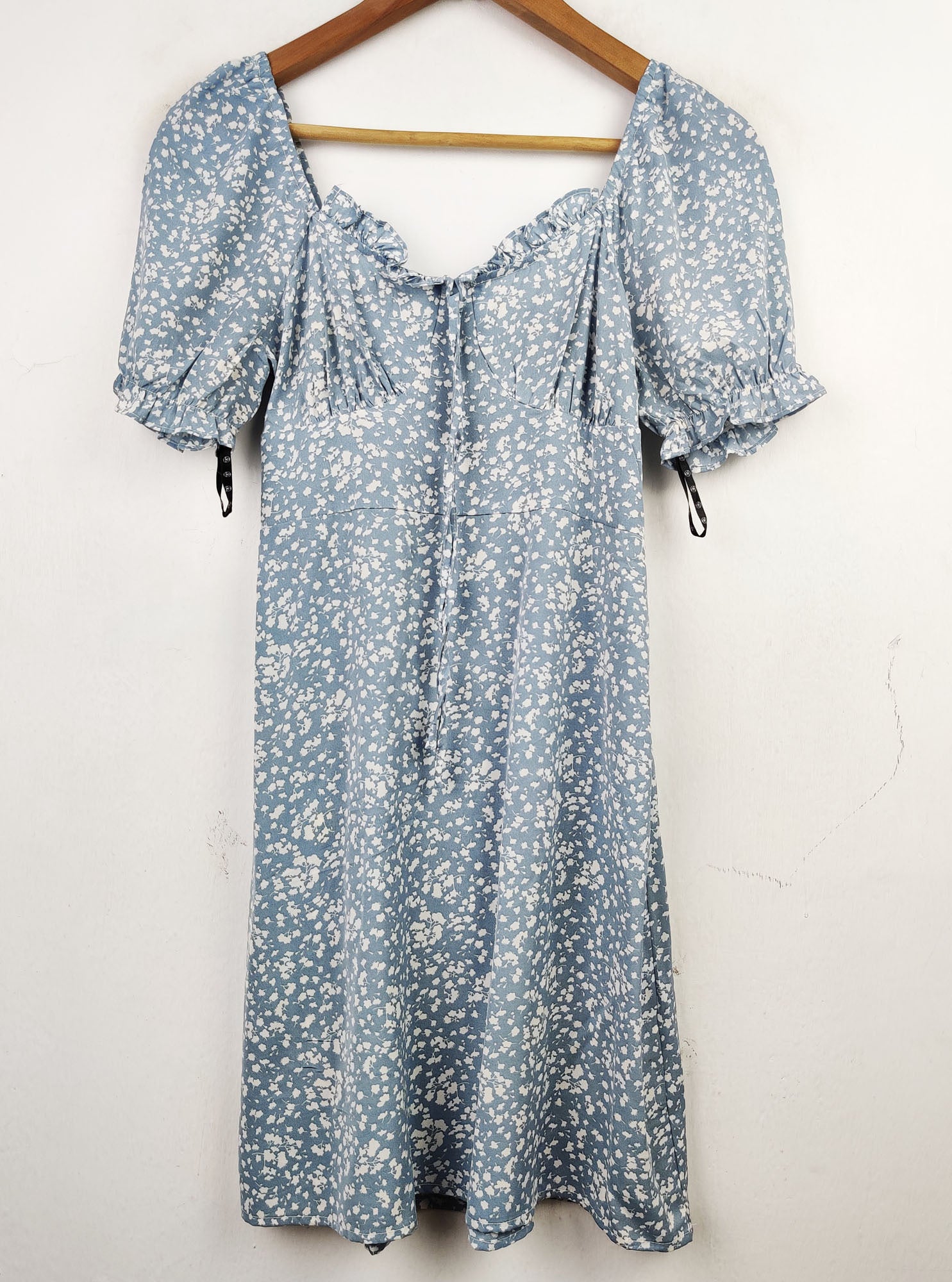 Buy online pre-used pre-loved 100% authentic & Original branded Missguided (SWT-4399) available in Pakistan. Top international brands avilable.