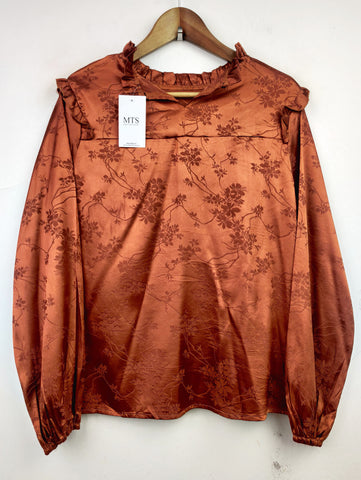 Buy online pre-used pre-loved 100% authentic & Original branded New Look (SWT-4416) available in Pakistan. Top international brands avilable.