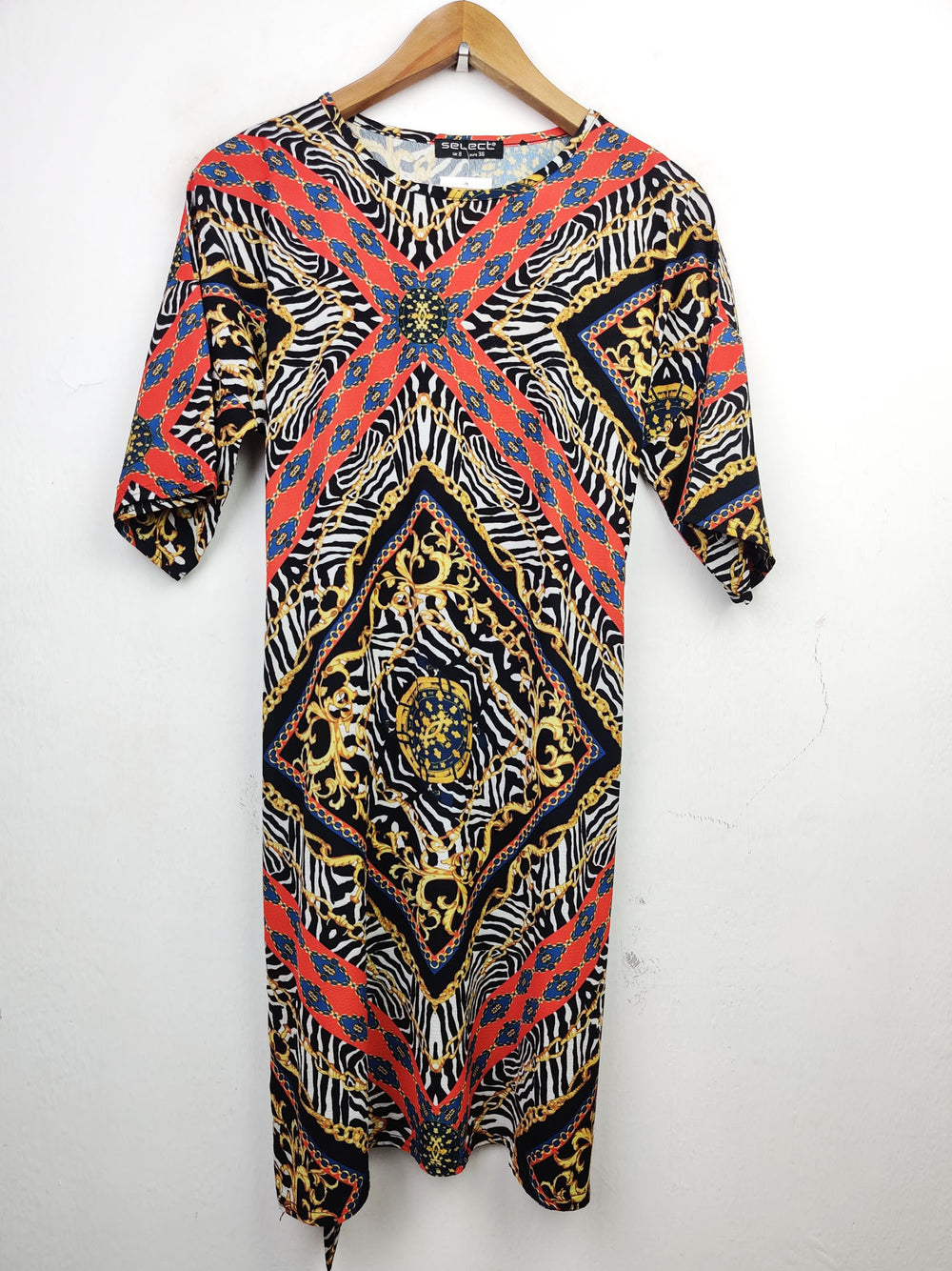 Buy online pre-used pre-loved 100% authentic & Original branded Select (SWT-4421) available in Pakistan. Top international brands avilable.