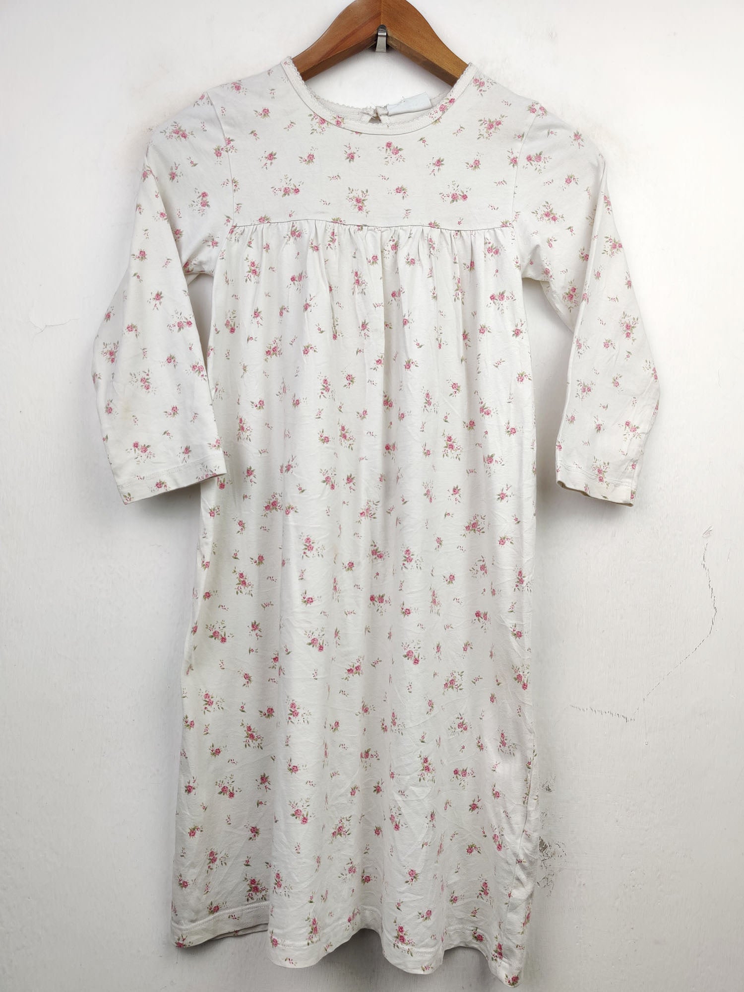 Buy online pre-used pre-loved 100% authentic & Original branded The Little White Company (SWT-4469) available in Pakistan. Top international brands avilable.