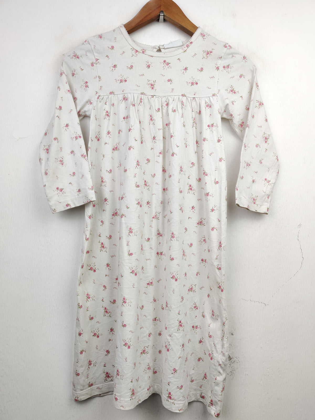 Buy online pre-used pre-loved 100% authentic & Original branded The Little White Company (SWT-4469) available in Pakistan. Top international brands avilable.