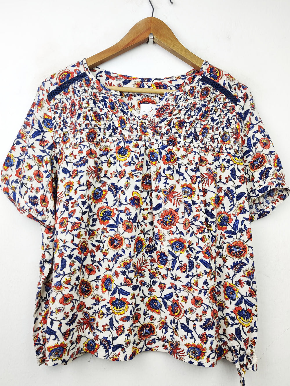 Buy online pre-used pre-loved 100% authentic & Original branded Damart (SWT-4488) available in Pakistan. Top international brands avilable.