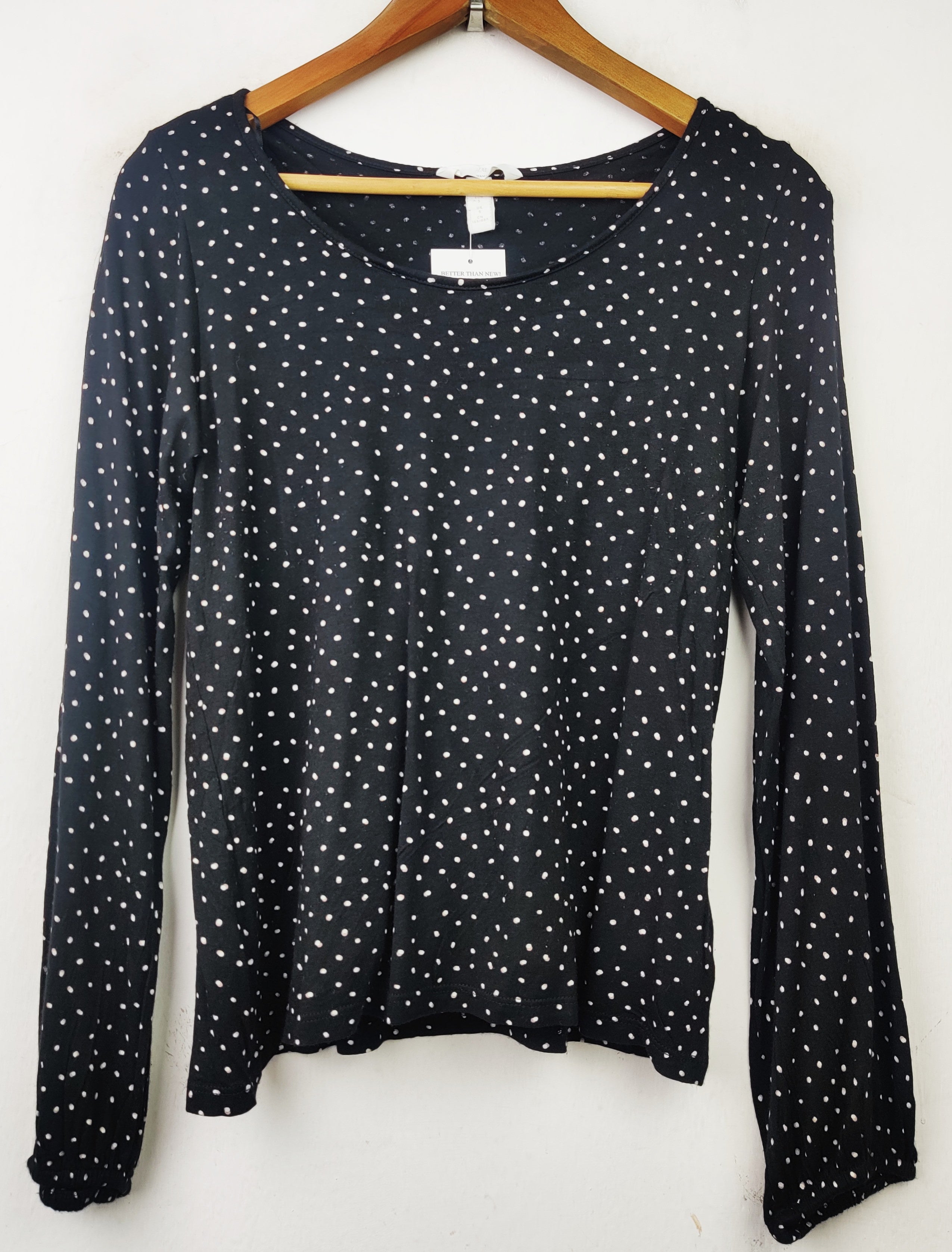Buy online pre-used pre-loved 100% authentic & Original branded H&M (SWT-4489) available in Pakistan. Top international brands avilable.