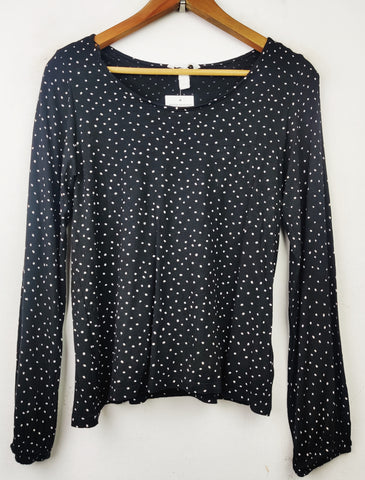 Buy online pre-used pre-loved 100% authentic & Original branded H&M (SWT-4489) available in Pakistan. Top international brands avilable.