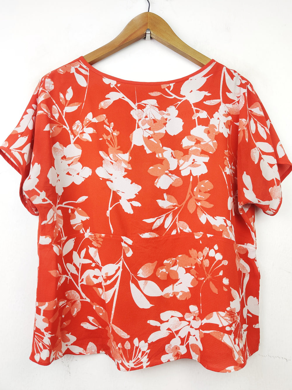 Buy online pre-used pre-loved 100% authentic & Original branded Marks & Spencer (SWT-4495) available in Pakistan. Top international brands avilable.