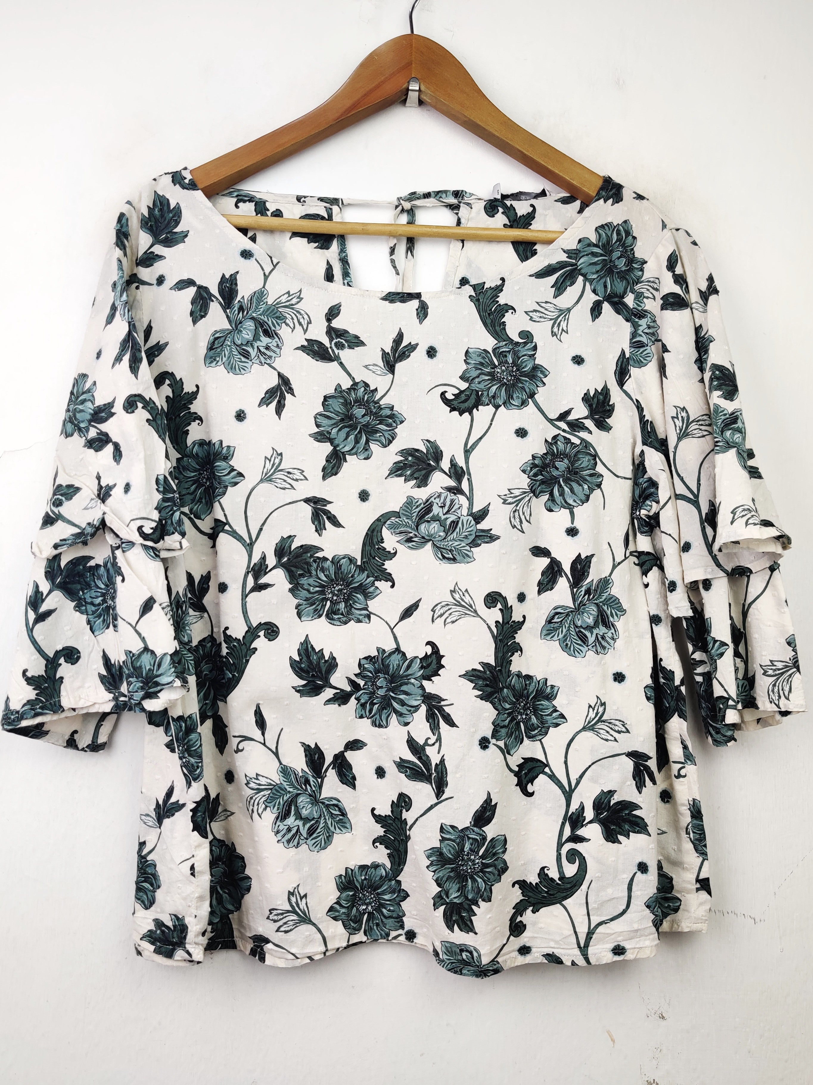 Buy online pre-used pre-loved 100% authentic & Original branded Marks & Spencer (SWT-4503) available in Pakistan. Top international brands avilable.