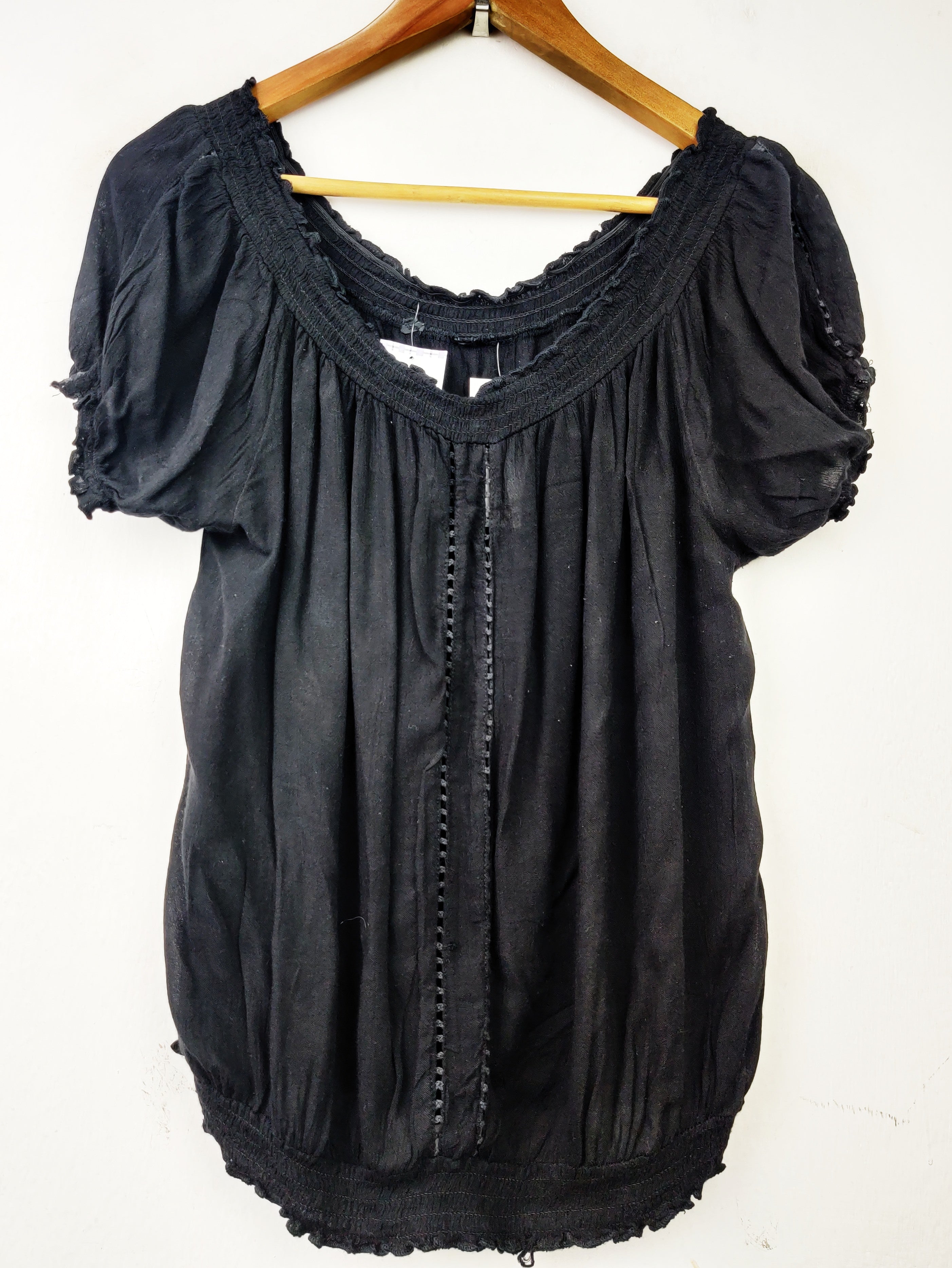 Buy online pre-used pre-loved 100% authentic & Original branded Unknown Brand (SWT-4509) available in Pakistan. Top international brands avilable.