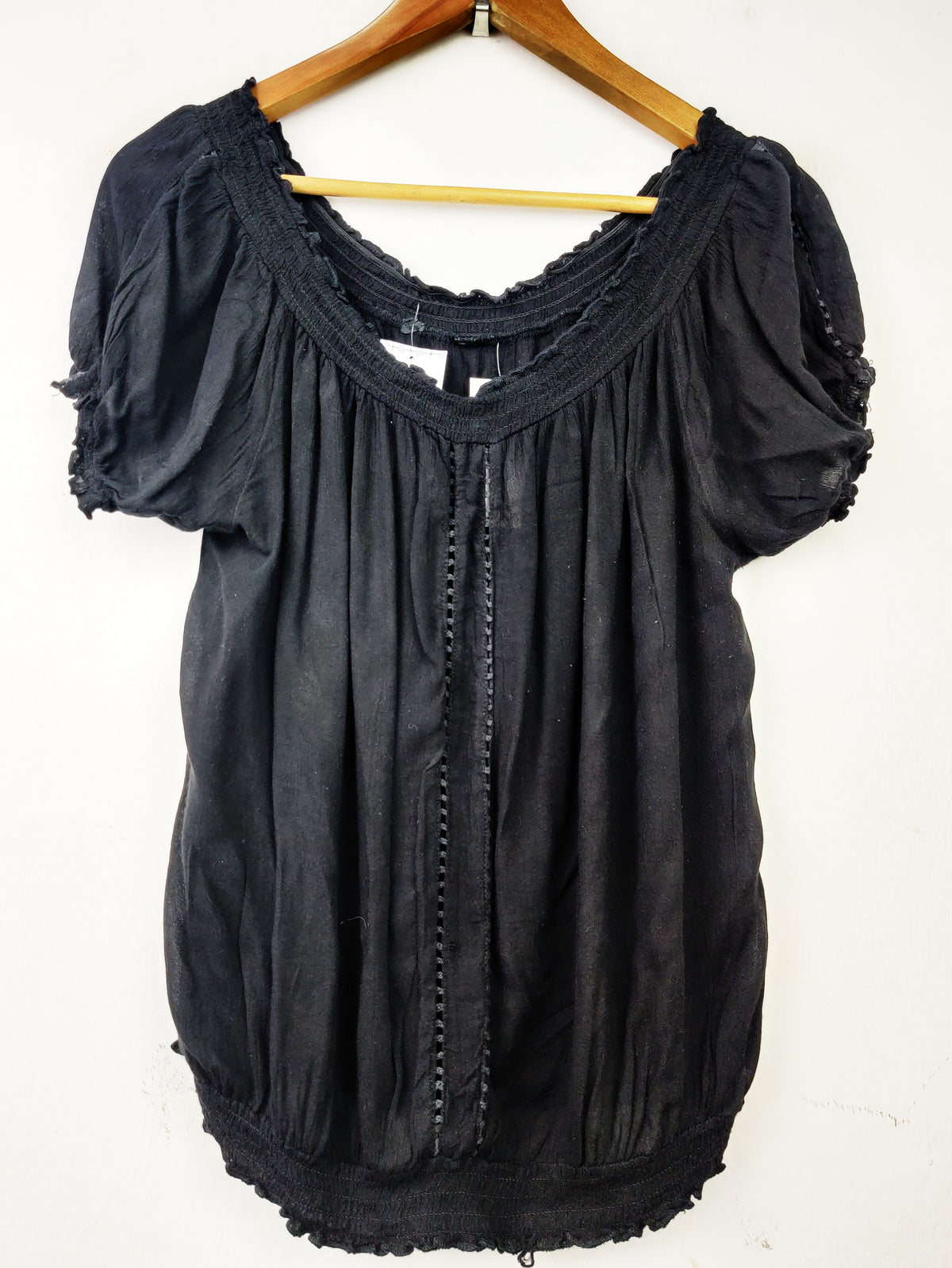 Buy online pre-used pre-loved 100% authentic & Original branded Unknown Brand (SWT-4509) available in Pakistan. Top international brands avilable.