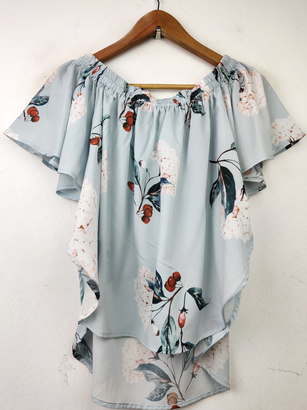 Buy online pre-used pre-loved 100% authentic & Original branded Moment (SWT-4527) available in Pakistan. Top international brands avilable.