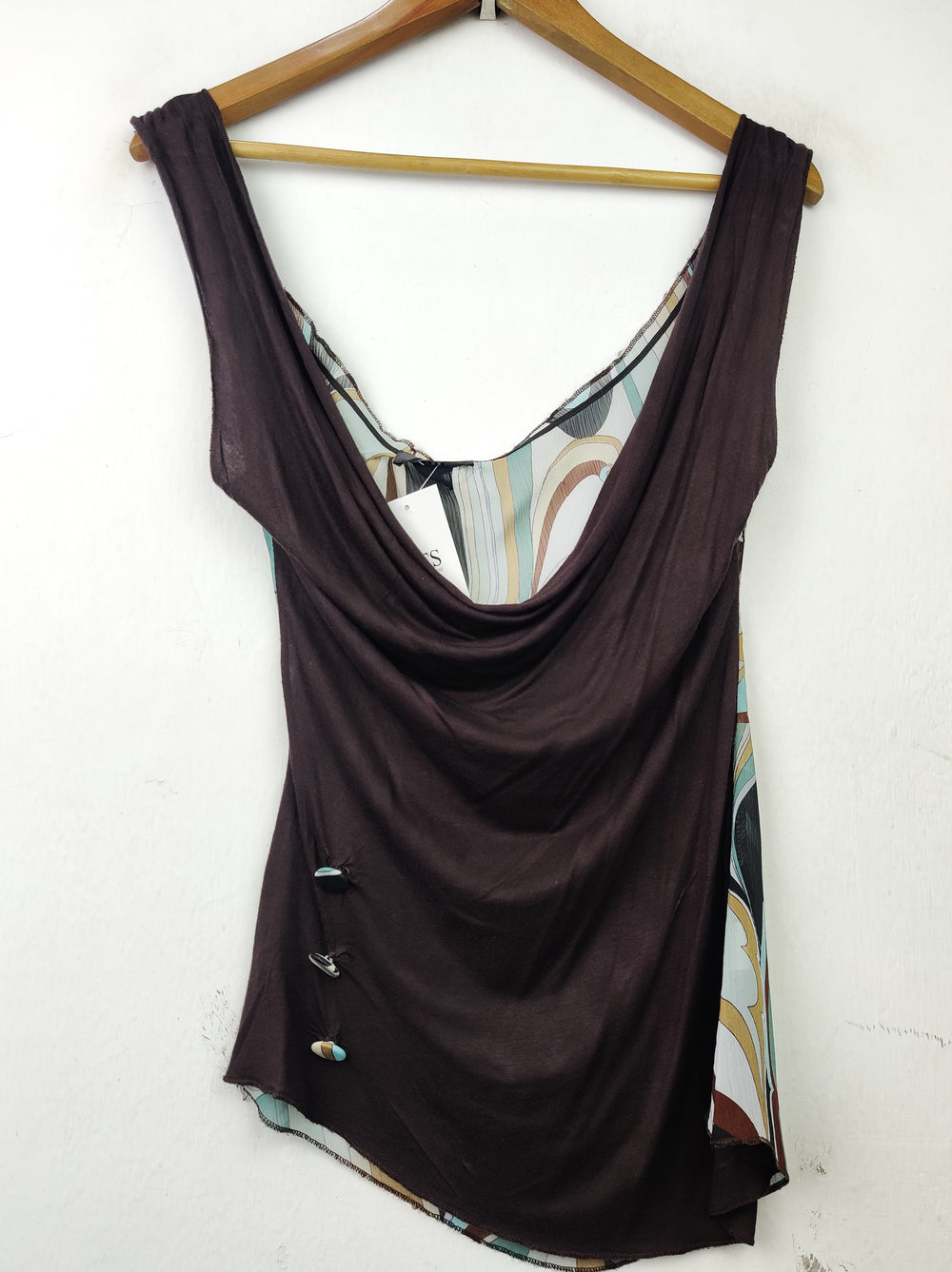 Buy online pre-used pre-loved 100% authentic & Original branded Lili (SWT-4531) available in Pakistan. Top international brands avilable.