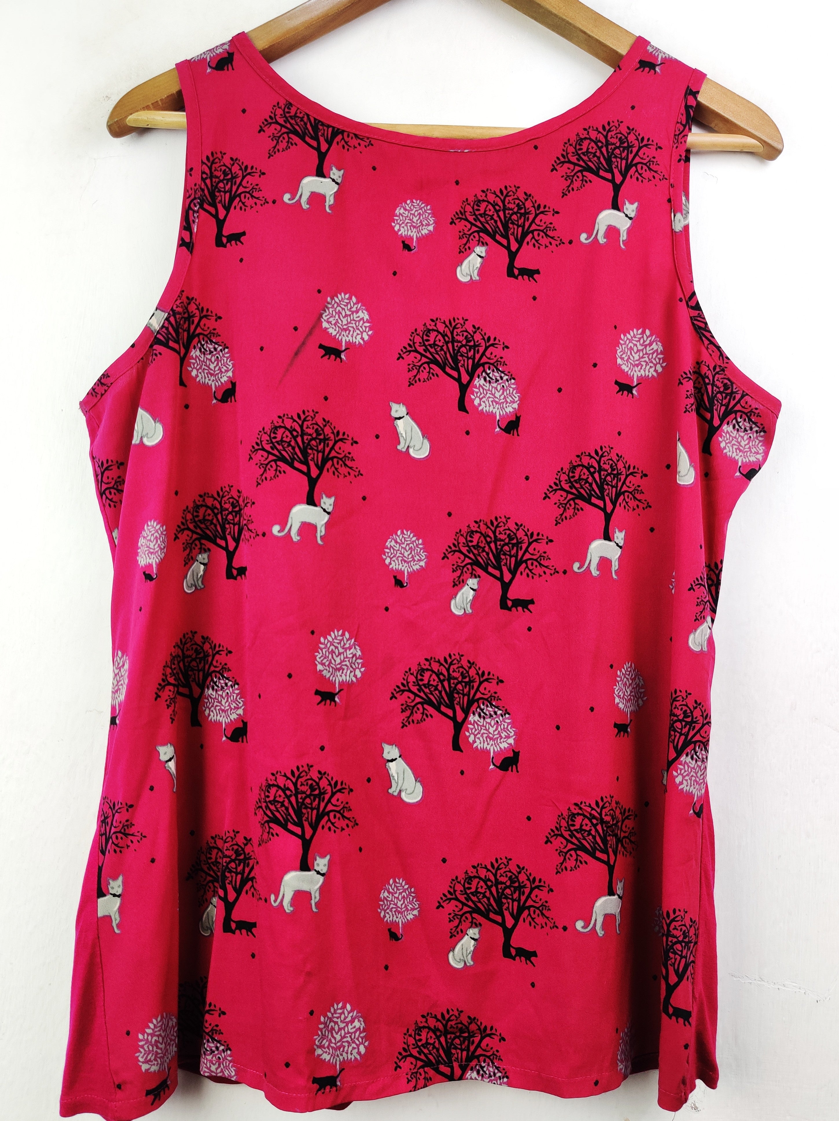 Buy online pre-used pre-loved 100% authentic & Original branded Dunnes Stores (SWT-4562) available in Pakistan. Top international brands avilable.