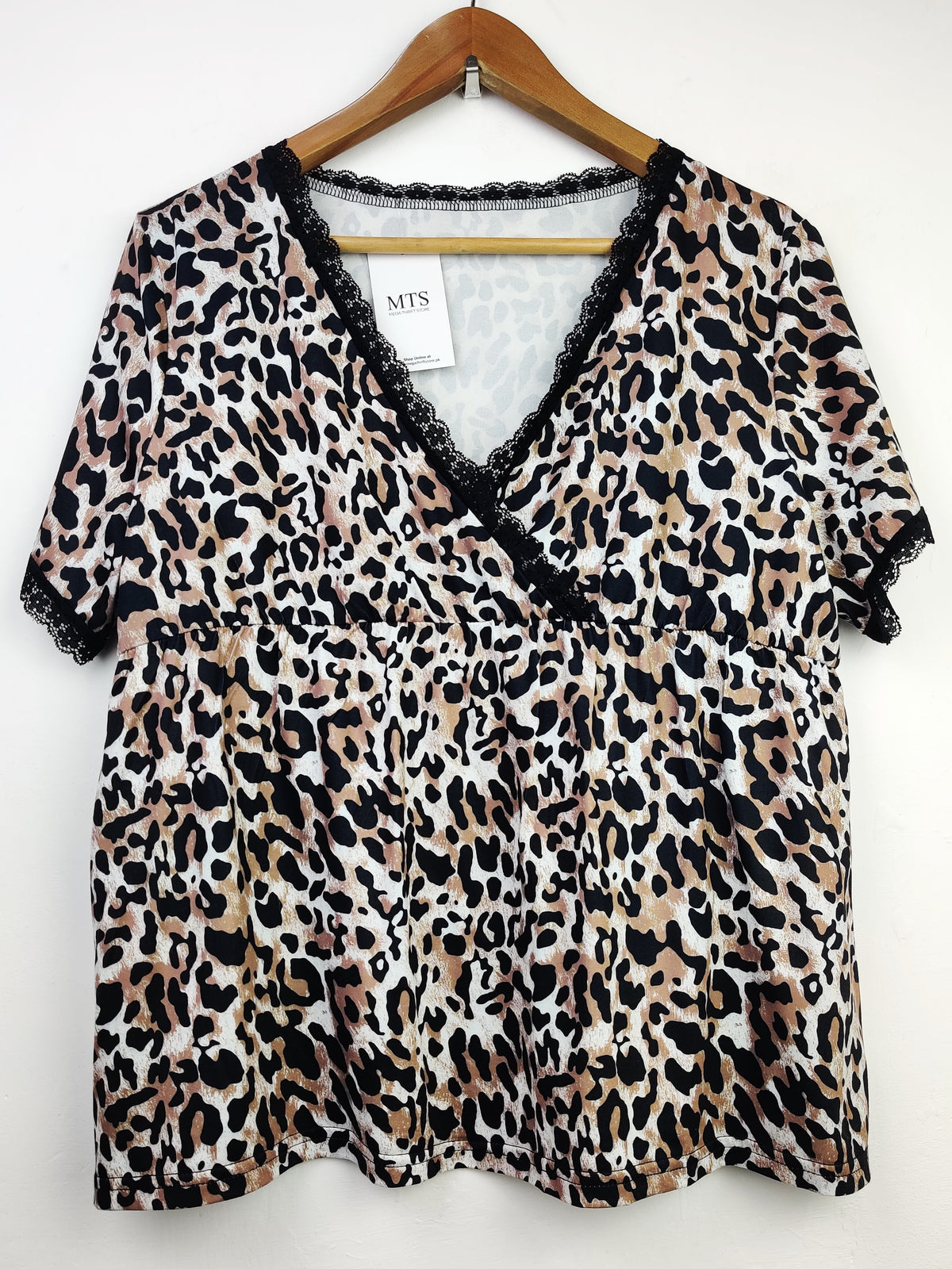 Buy online pre-used pre-loved 100% authentic & Original branded Unknown Brand (SWT-4598) available in Pakistan. Top international brands avilable.
