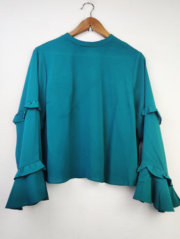 Buy online pre-used pre-loved 100% authentic & Original branded Primark (SWT-4633) available in Pakistan. Top international brands avilable.