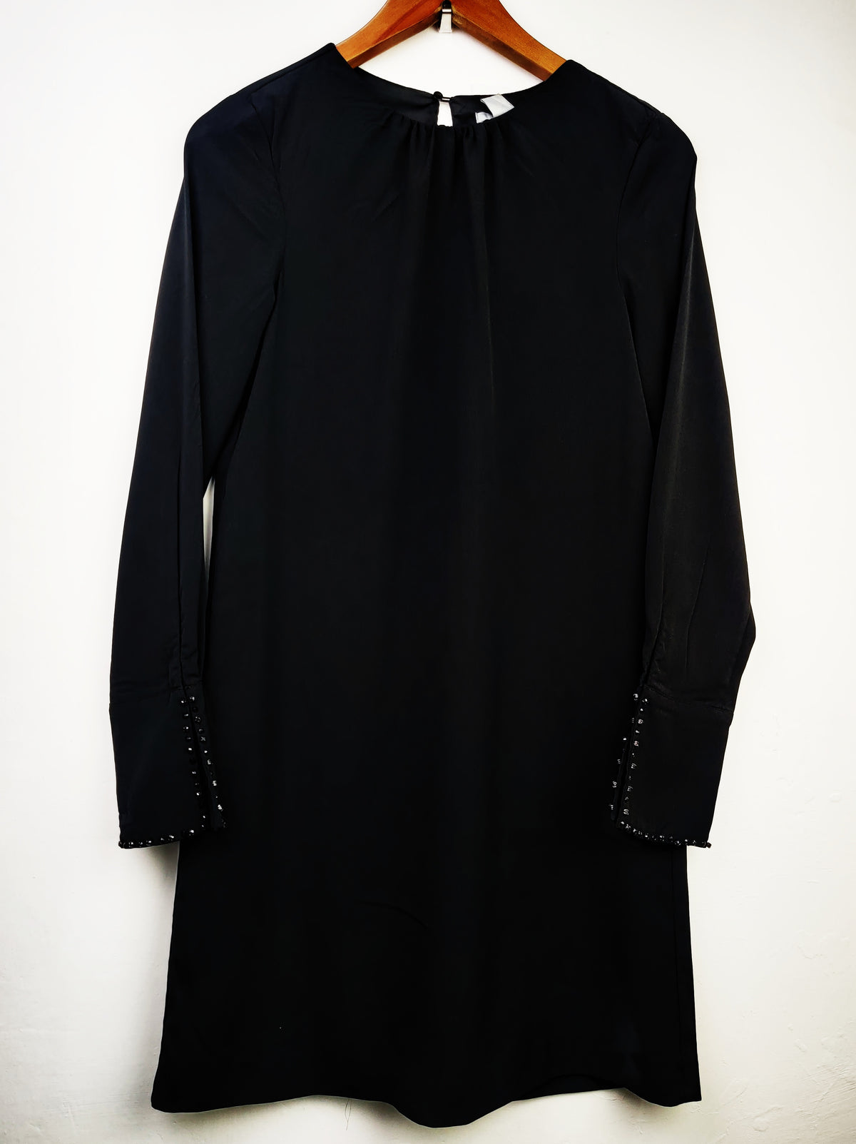 Buy online pre-used pre-loved 100% authentic & Original branded H&M (SWT-4646) available in Pakistan. Top international brands avilable.