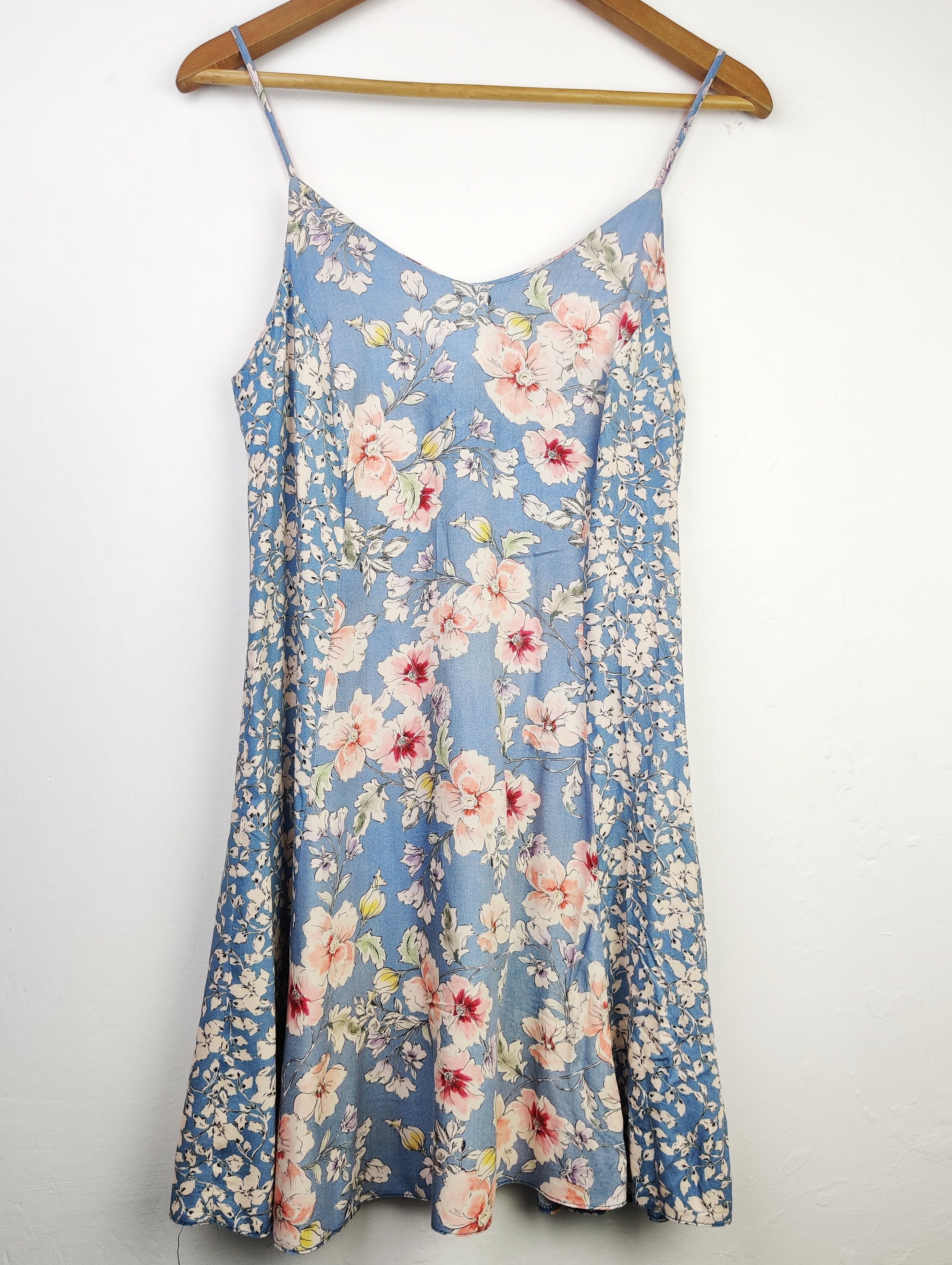 Buy online pre-used pre-loved 100% authentic & Original branded New Look (SWT-4660) available in Pakistan. Top international brands avilable.