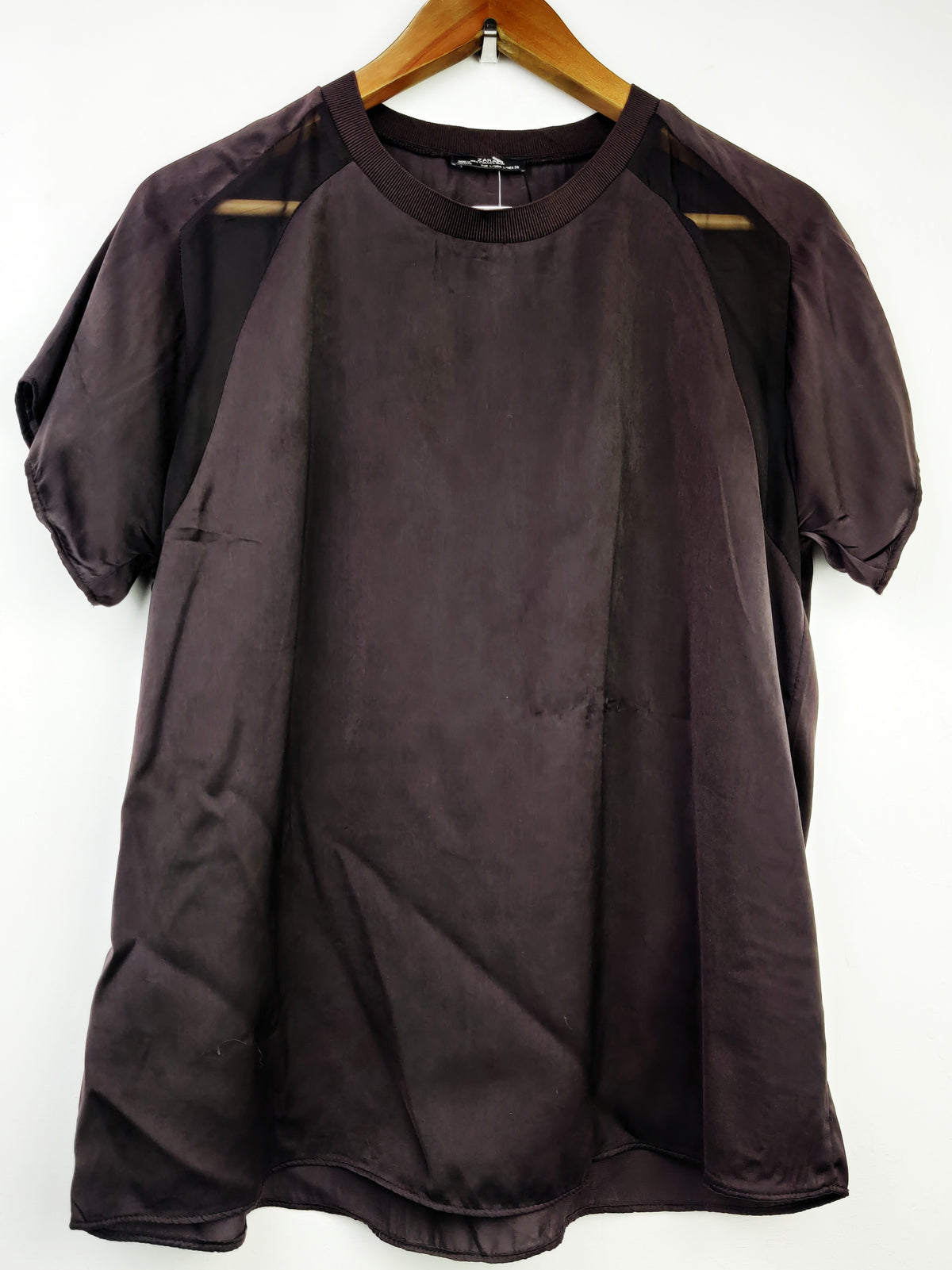 Buy online pre-used pre-loved 100% authentic & Original branded Zara (SWT-4667) available in Pakistan. Top international brands avilable.