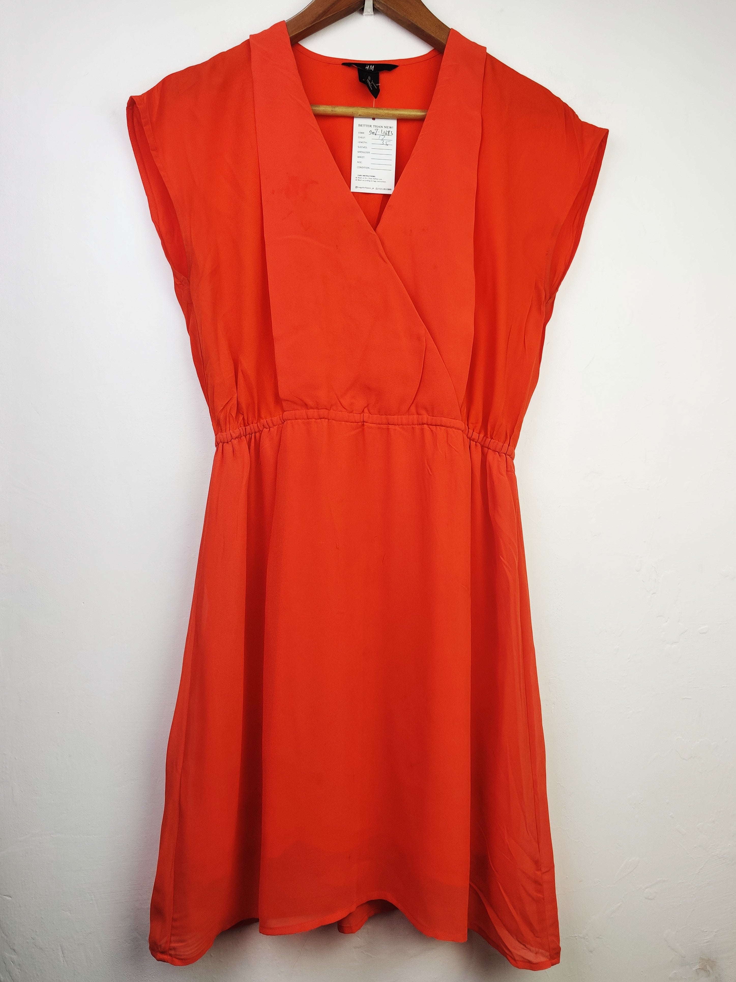 Buy online pre-used pre-loved 100% authentic & Original branded H&M (SWT-4683) available in Pakistan. Top international brands avilable.