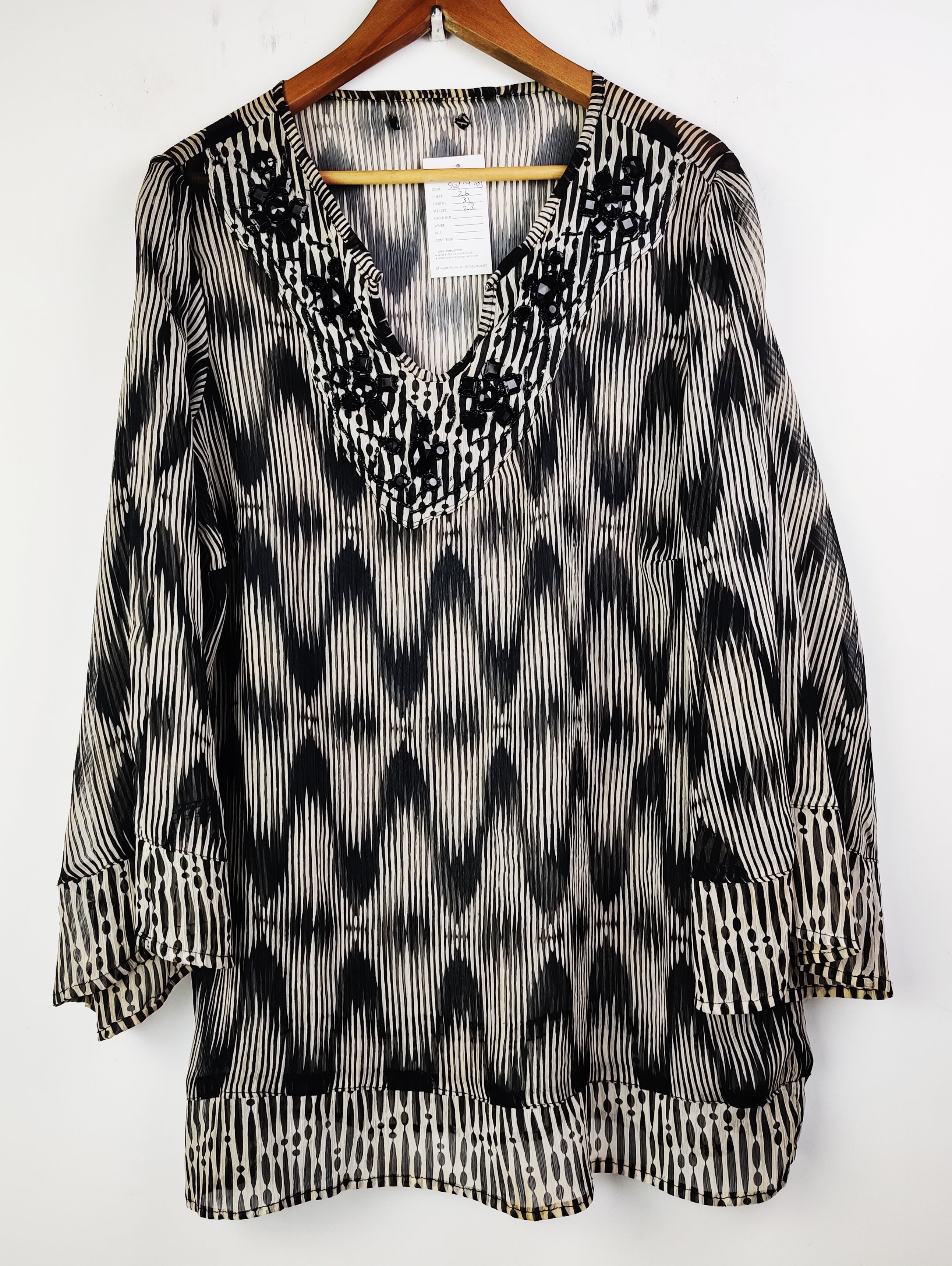 Buy online pre-used pre-loved 100% authentic & Original branded Unknown Brand (SWT-4703) available in Pakistan. Top international brands avilable.