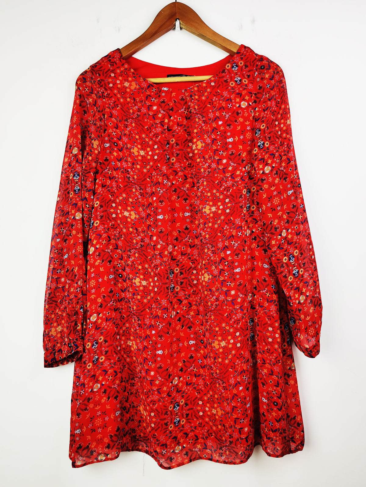Buy online pre-used pre-loved 100% authentic & Original branded Atmosphere (SWT-4715) available in Pakistan. Top international brands avilable.