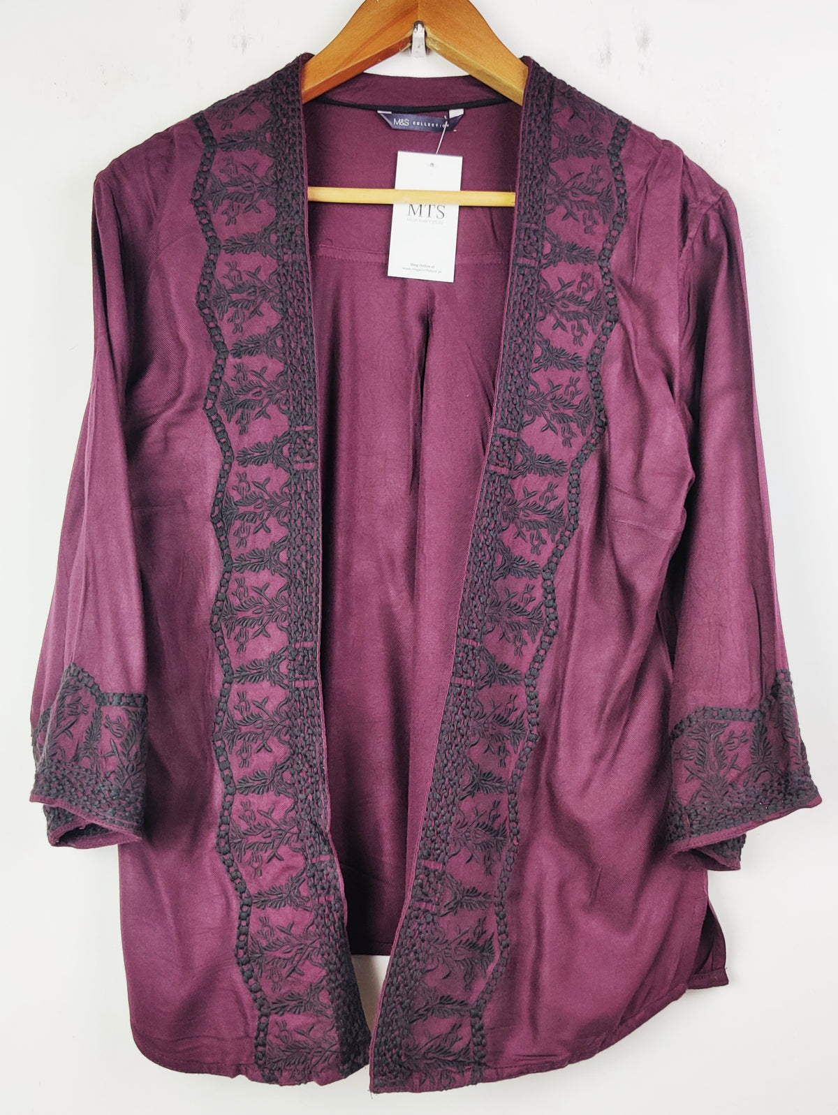 Buy online pre-used pre-loved 100% authentic & Original branded Marks & Spencer (SWT-4742) available in Pakistan. Top international brands avilable.