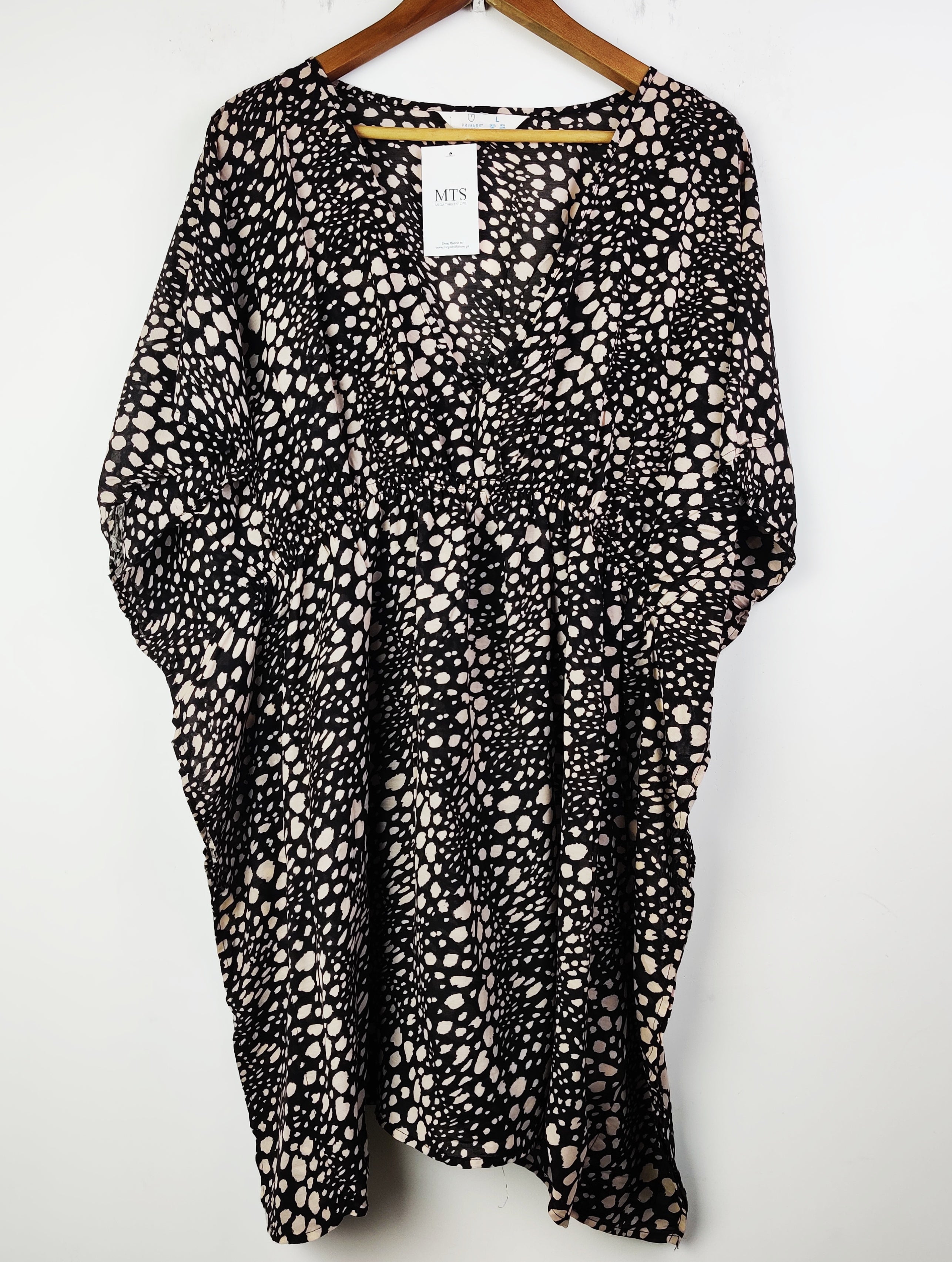 Buy online pre-used pre-loved 100% authentic & Original branded Primark (SWT-4748) available in Pakistan. Top international brands avilable.