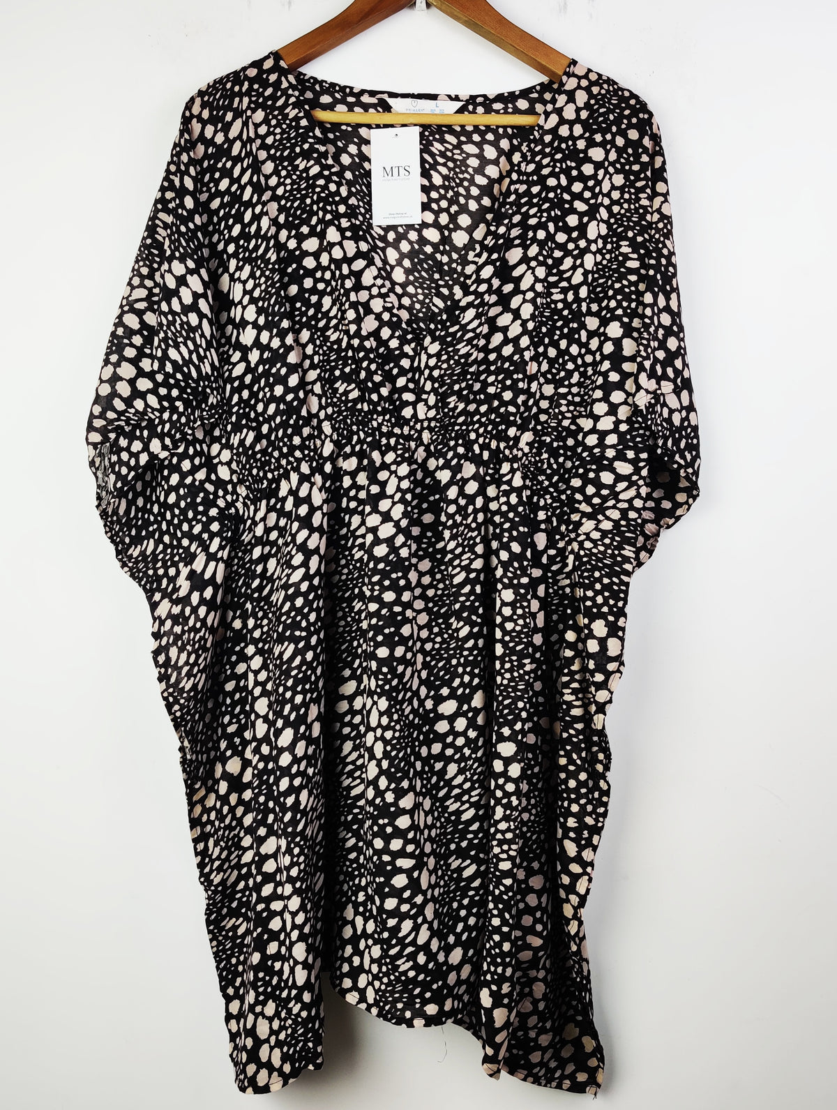 Buy online pre-used pre-loved 100% authentic & Original branded Primark (SWT-4748) available in Pakistan. Top international brands avilable.