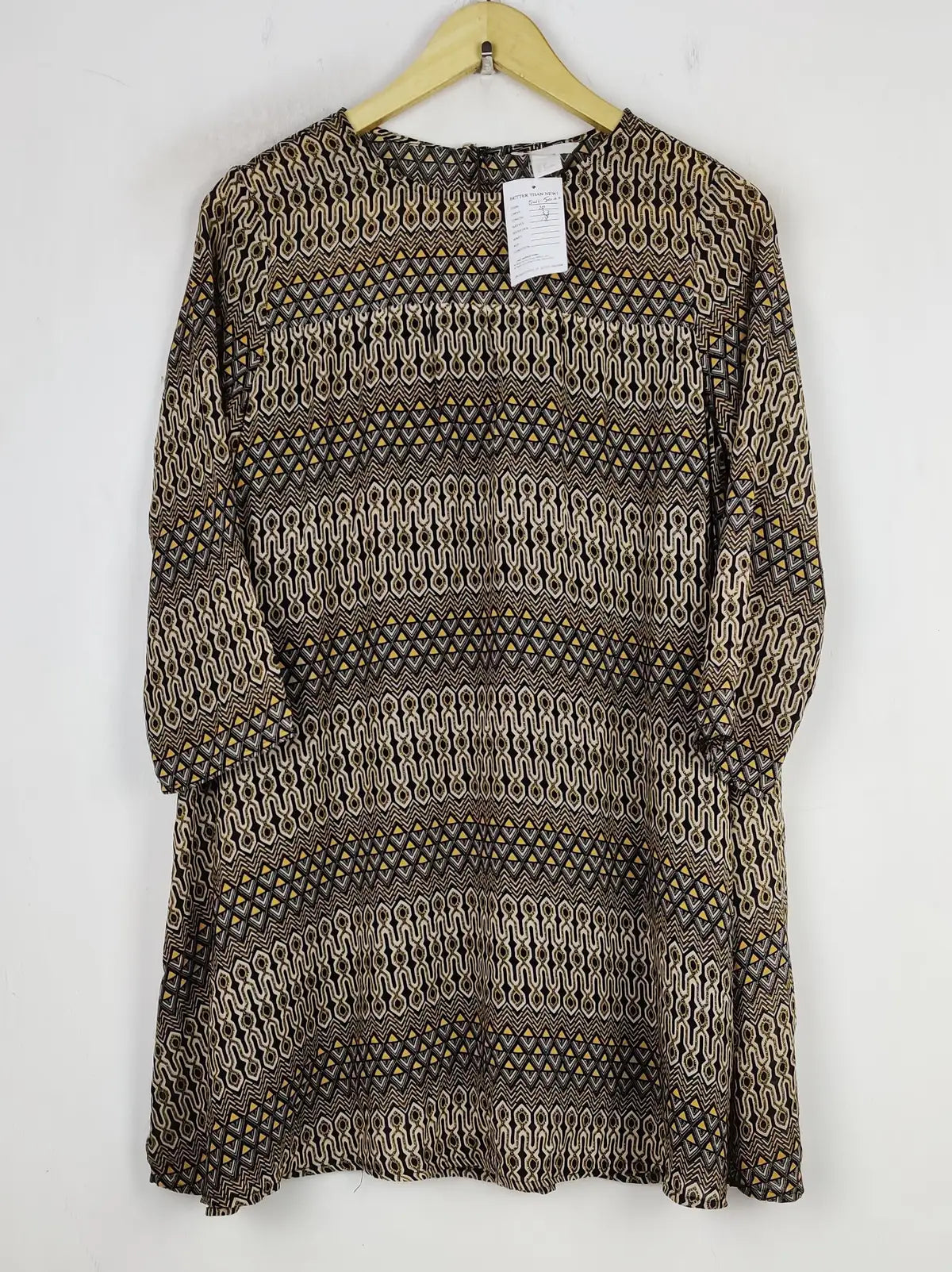 Buy online pre-used pre-loved 100% authentic & Original branded H&M (SWT-5000) available in Pakistan. Top international brands avilable.