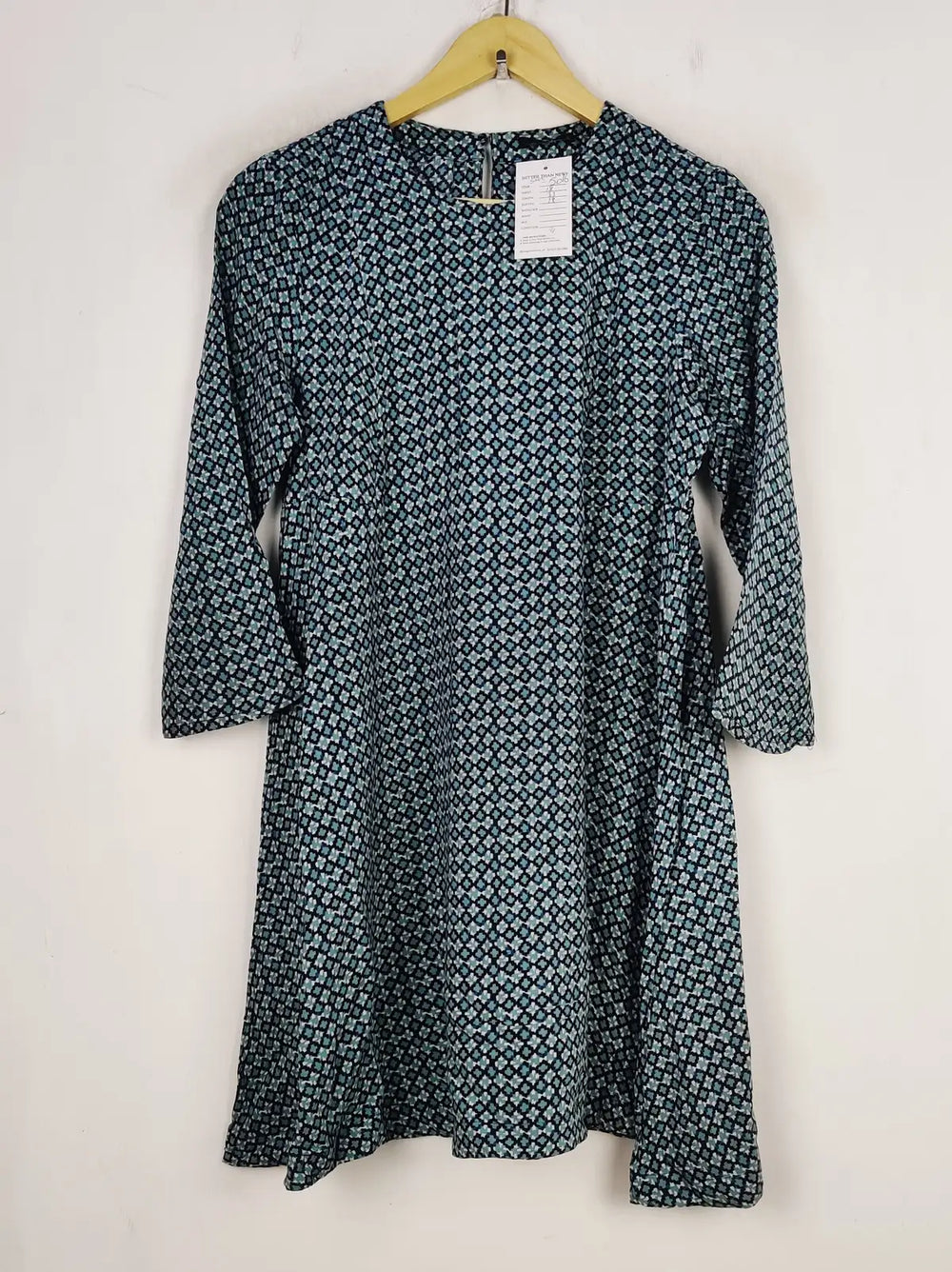 Buy online pre-used pre-loved 100% authentic & Original branded H&M (SWT-5016) available in Pakistan. Top international brands avilable.