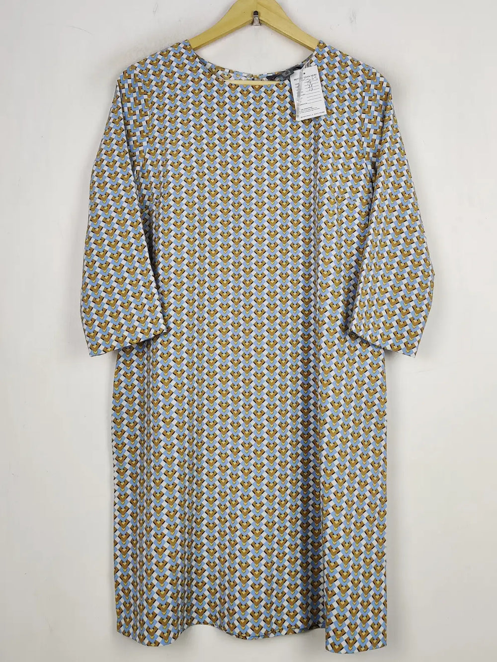 Buy online pre-used pre-loved 100% authentic & Original branded Primark (SWT-5065) available in Pakistan. Top international brands avilable.
