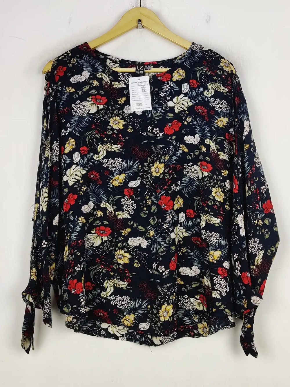Buy online pre-used pre-loved 100% authentic & Original branded Izabel (SWT-5118) available in Pakistan. Top international brands avilable.