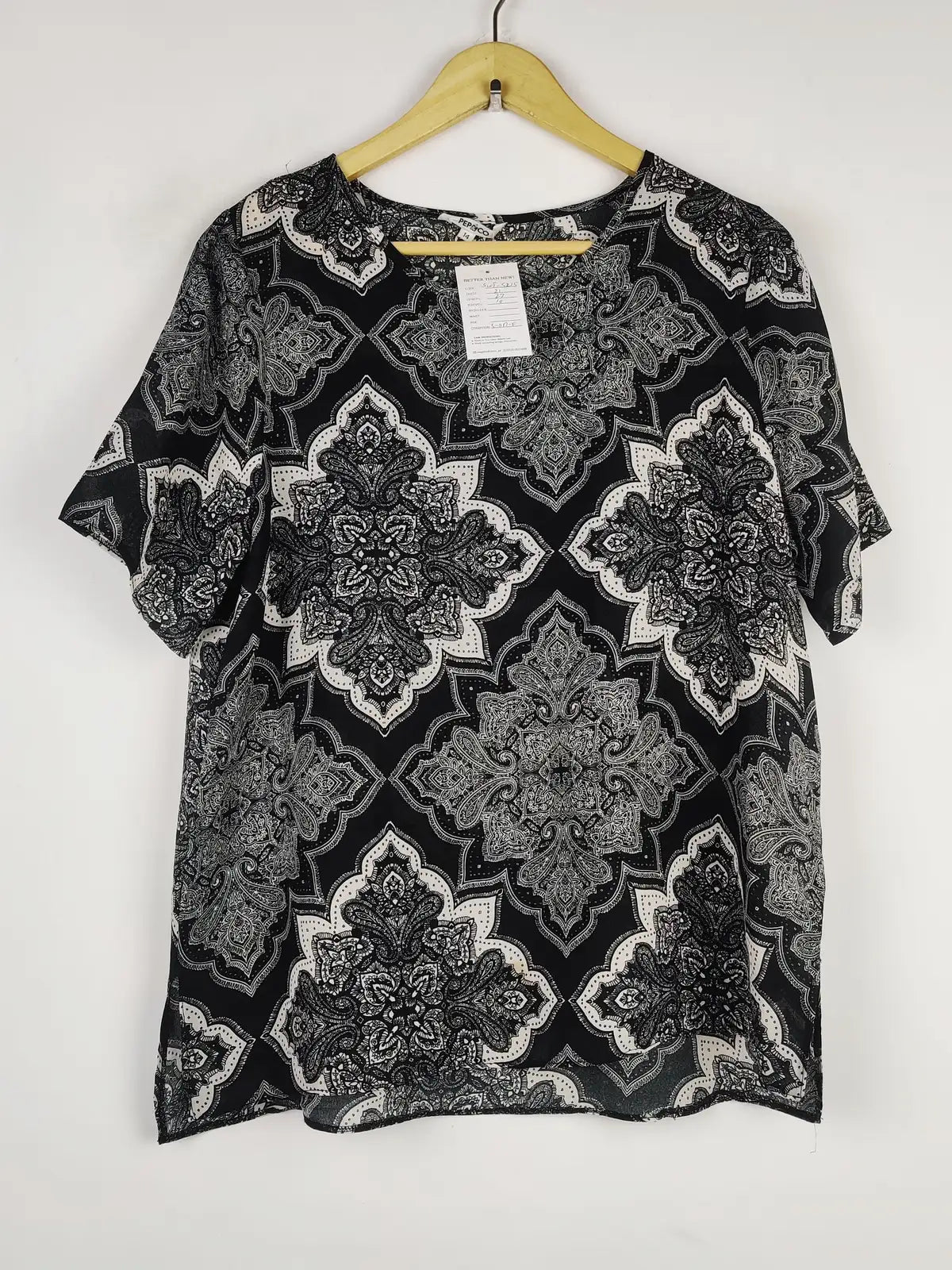 Buy online pre-used pre-loved 100% authentic & Original branded Pep&Co (SWT-5215) available in Pakistan. Top international brands avilable.