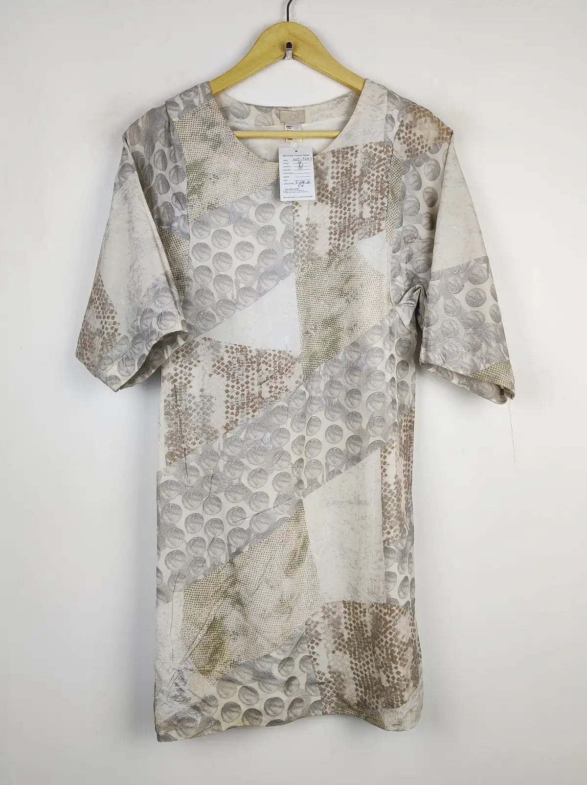 Buy online pre-used pre-loved 100% authentic & Original branded H&M (SWT-5247) available in Pakistan. Top international brands avilable.