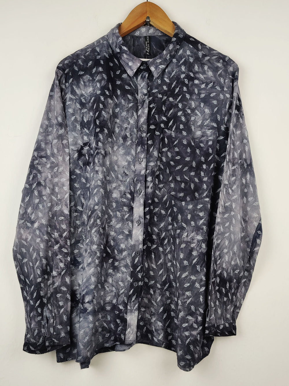 Buy online pre-used pre-loved 100% authentic & Original branded Fresh Made (SWT-531) available in Pakistan. Top international brands avilable.