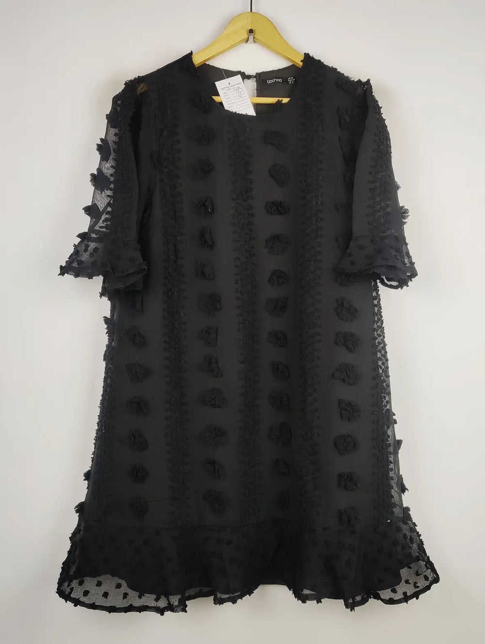 Buy online pre-used pre-loved 100% authentic & Original branded Boohoo (SWT-5354) available in Pakistan. Top international brands avilable.