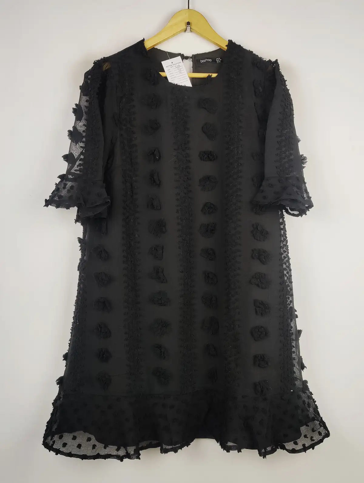 Buy online pre-used pre-loved 100% authentic & Original branded Boohoo (SWT-5354) available in Pakistan. Top international brands avilable.
