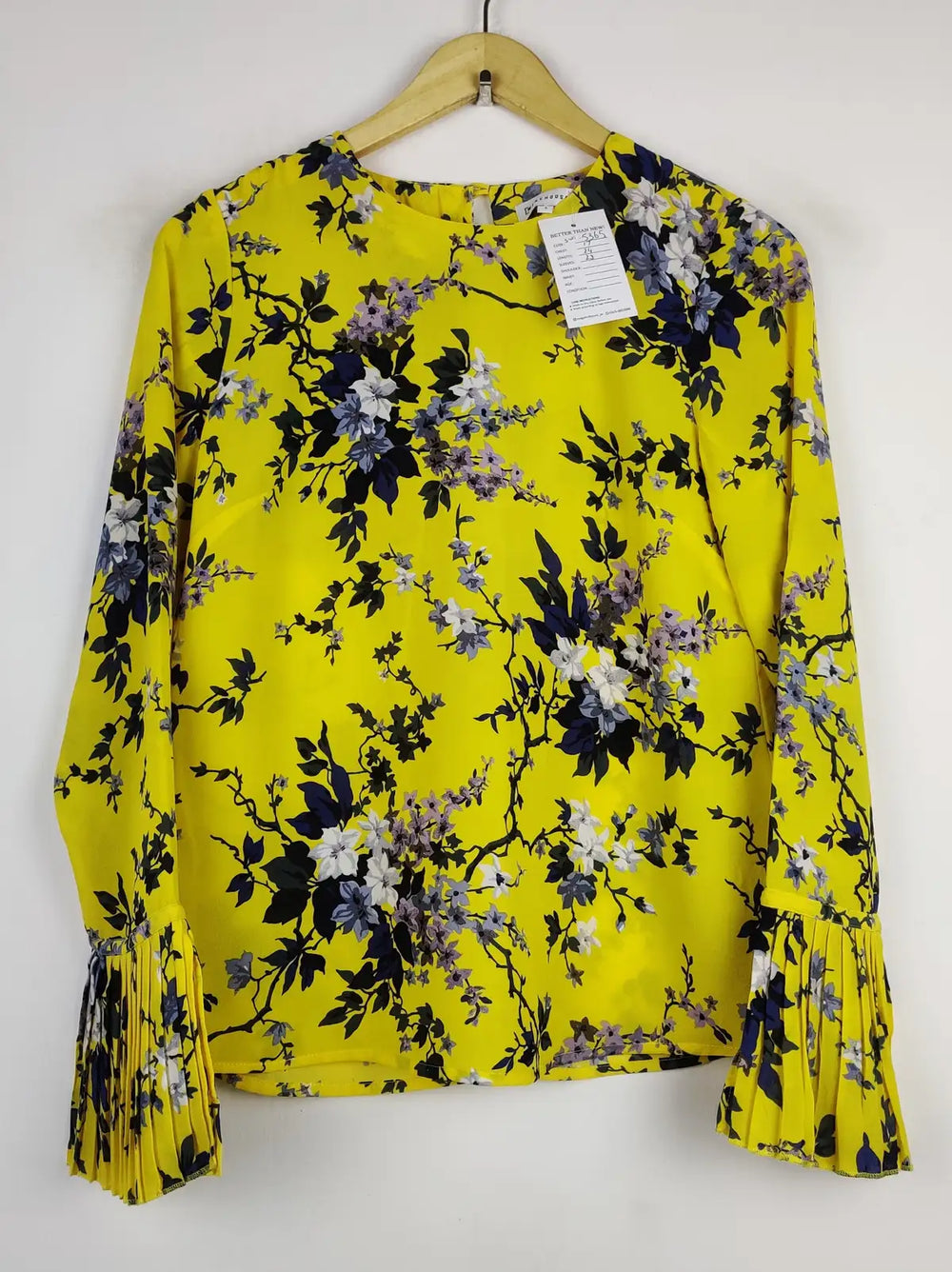 Buy online pre-used pre-loved 100% authentic & Original branded Warehouse (SWT-5365) available in Pakistan. Top international brands avilable.