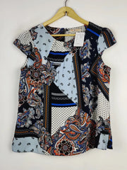 Buy online pre-used pre-loved 100% authentic & Original branded Billie Blossom (SWT-5391) available in Pakistan. Top international brands avilable.