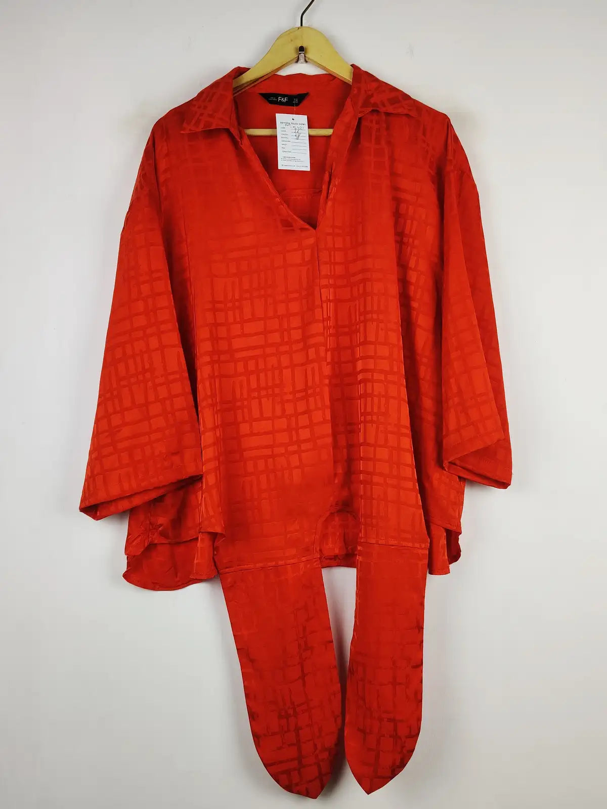 Buy online pre-used pre-loved 100% authentic & Original branded F&F (SWT-5421) available in Pakistan. Top international brands avilable.