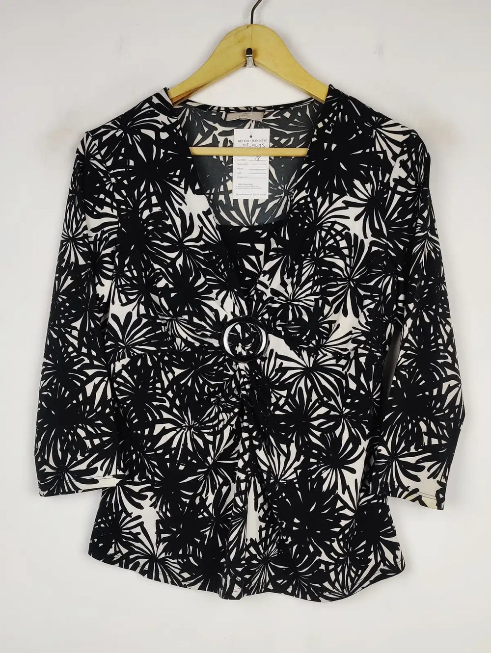 Buy online pre-used pre-loved 100% authentic & Original branded Pettie (SWT-5475) available in Pakistan. Top international brands avilable.