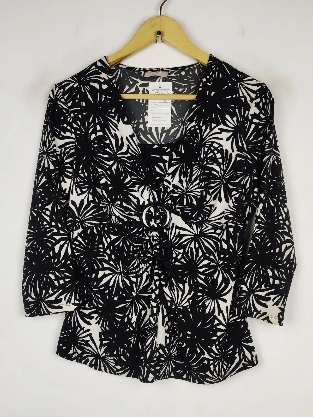 Buy online pre-used pre-loved 100% authentic & Original branded Pettie (SWT-5475) available in Pakistan. Top international brands avilable.