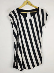 Buy online pre-used pre-loved 100% authentic & Original branded Sweet Heart (SWT-5512) available in Pakistan. Top international brands avilable.