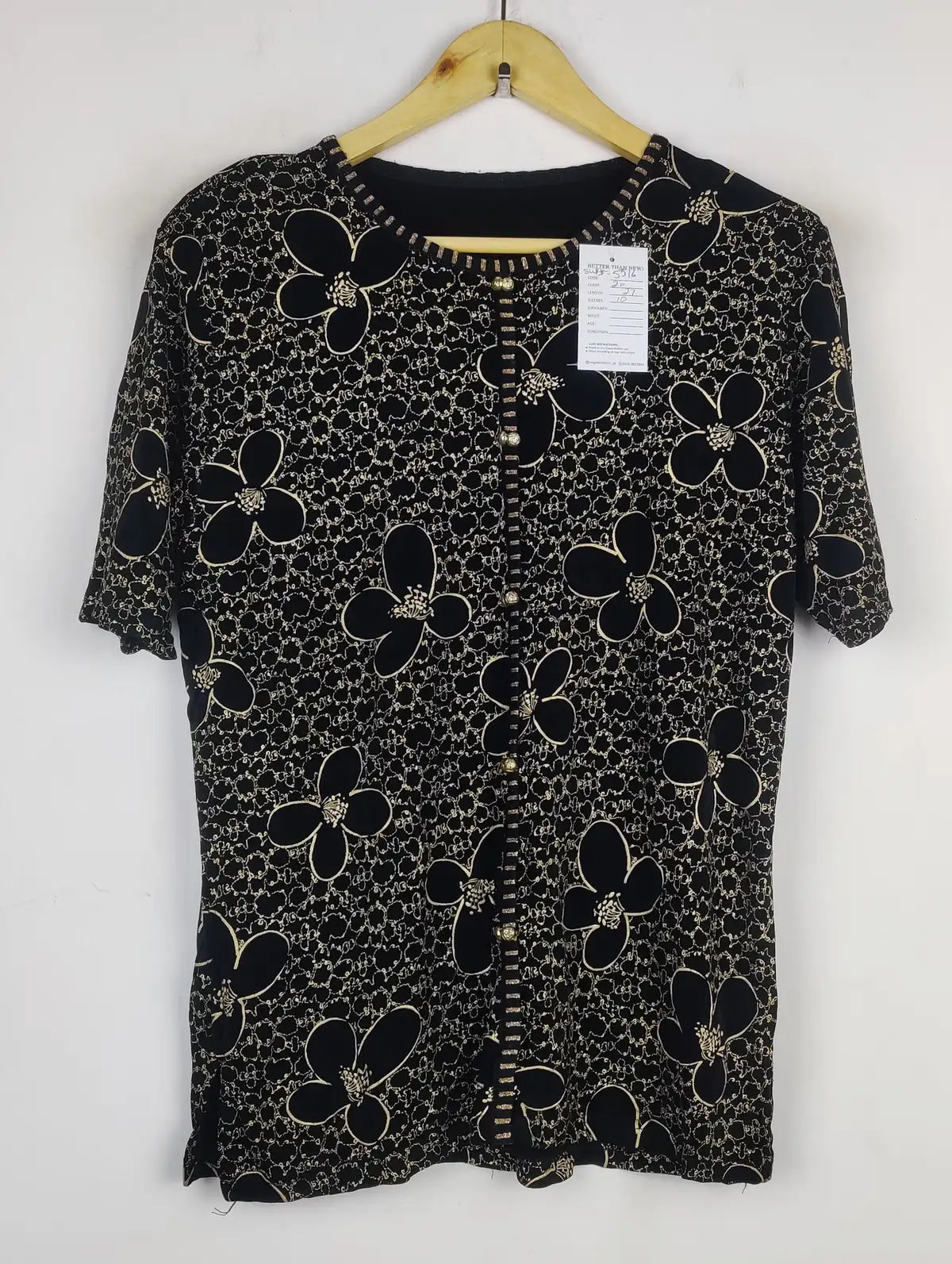 Buy online pre-used pre-loved 100% authentic & Original branded Unknown Brand (SWT-5516) available in Pakistan. Top international brands avilable.